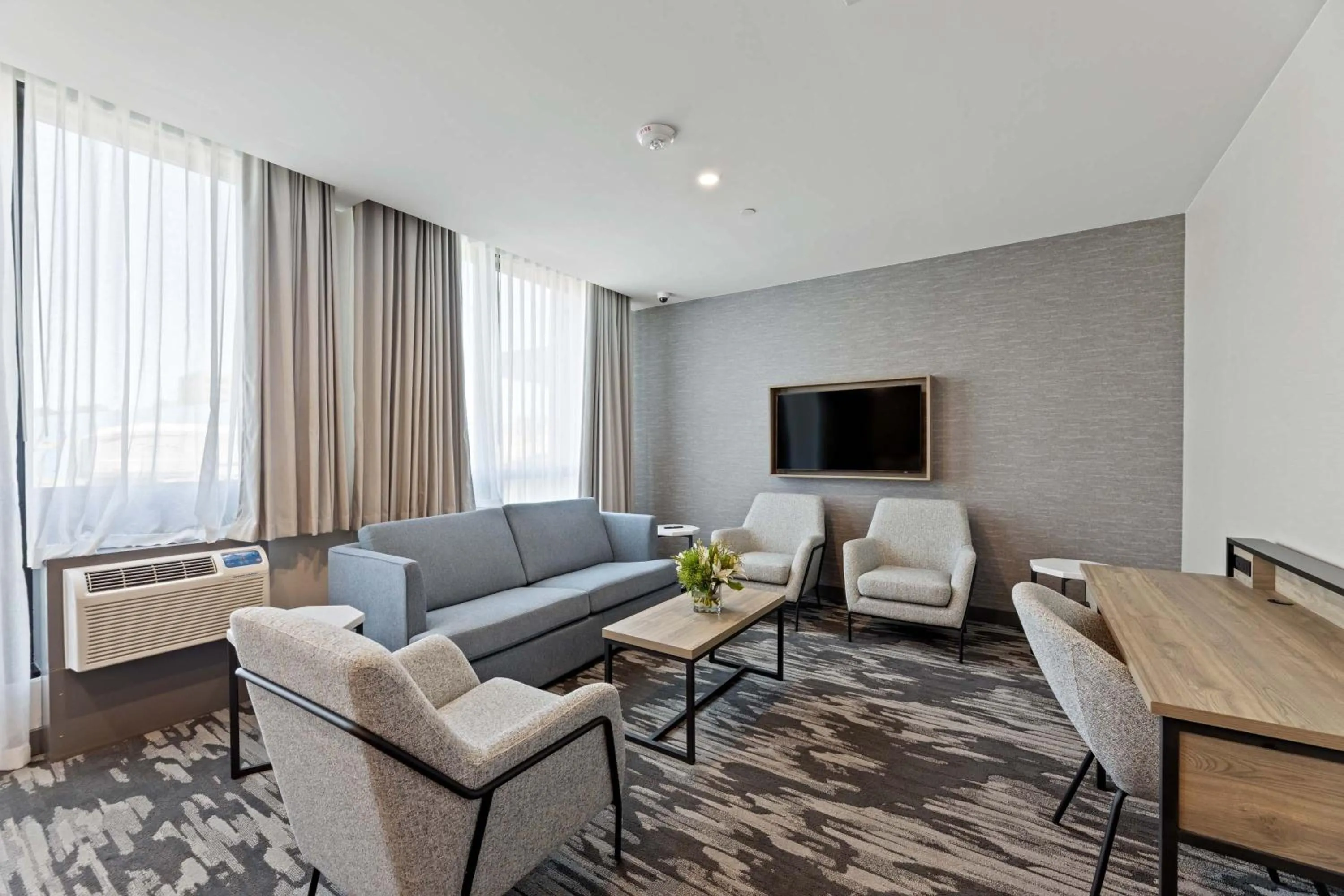 Lobby or reception in Sandman Signature Dallas Las Colinas Hotel & Suites