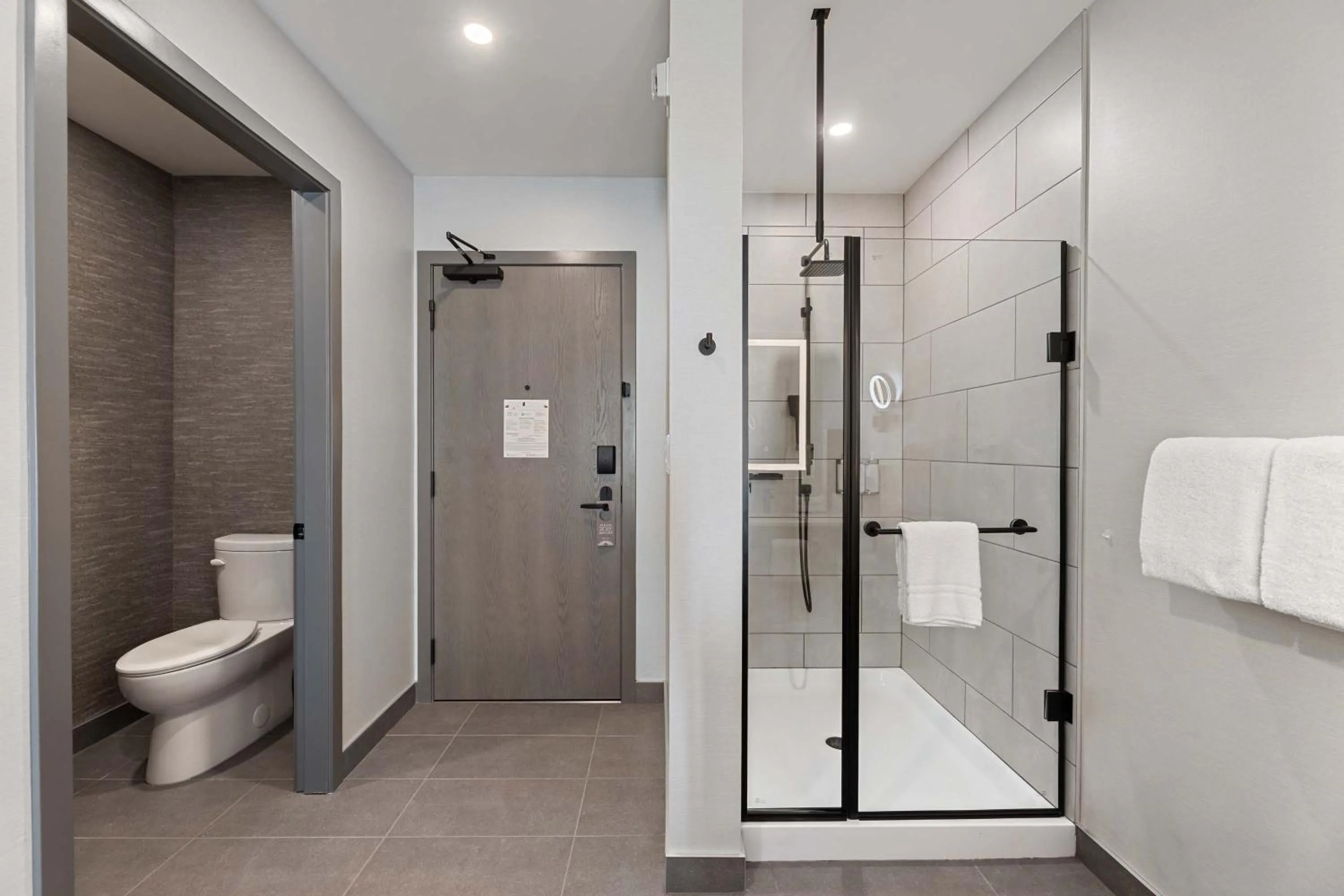 Bathroom in Sandman Signature Dallas Las Colinas Hotel & Suites