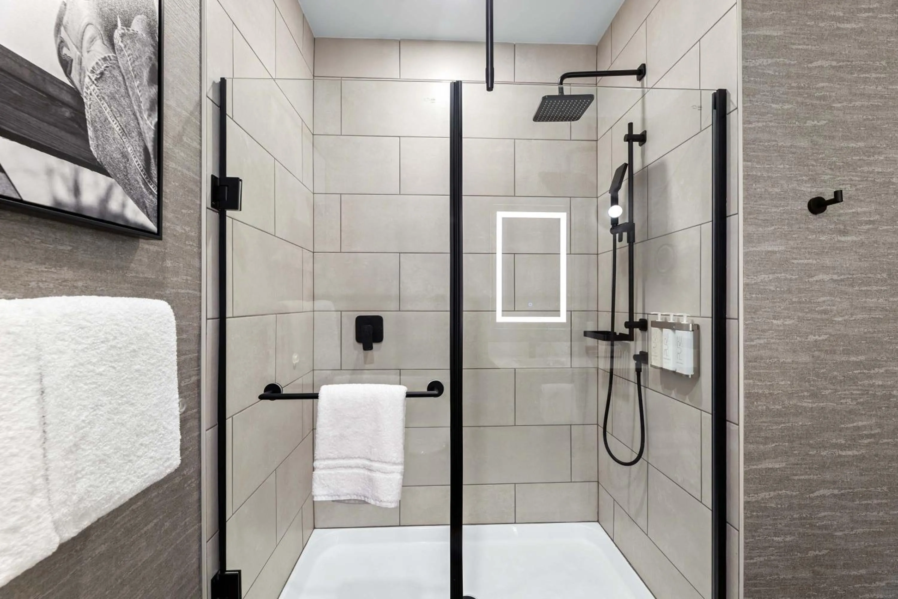 Bathroom in Sandman Signature Dallas Las Colinas Hotel & Suites