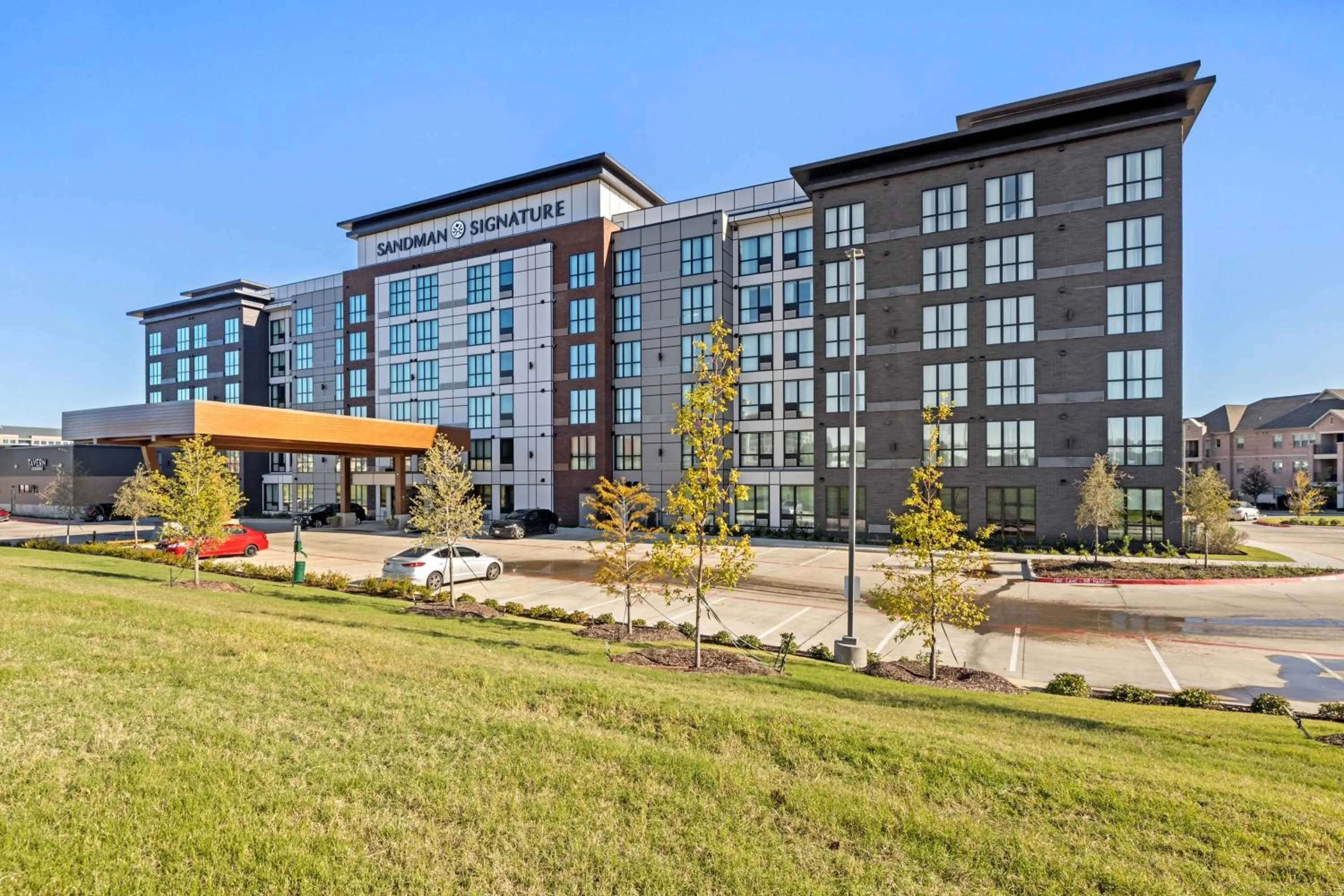 Property building in Sandman Signature Dallas Las Colinas Hotel & Suites