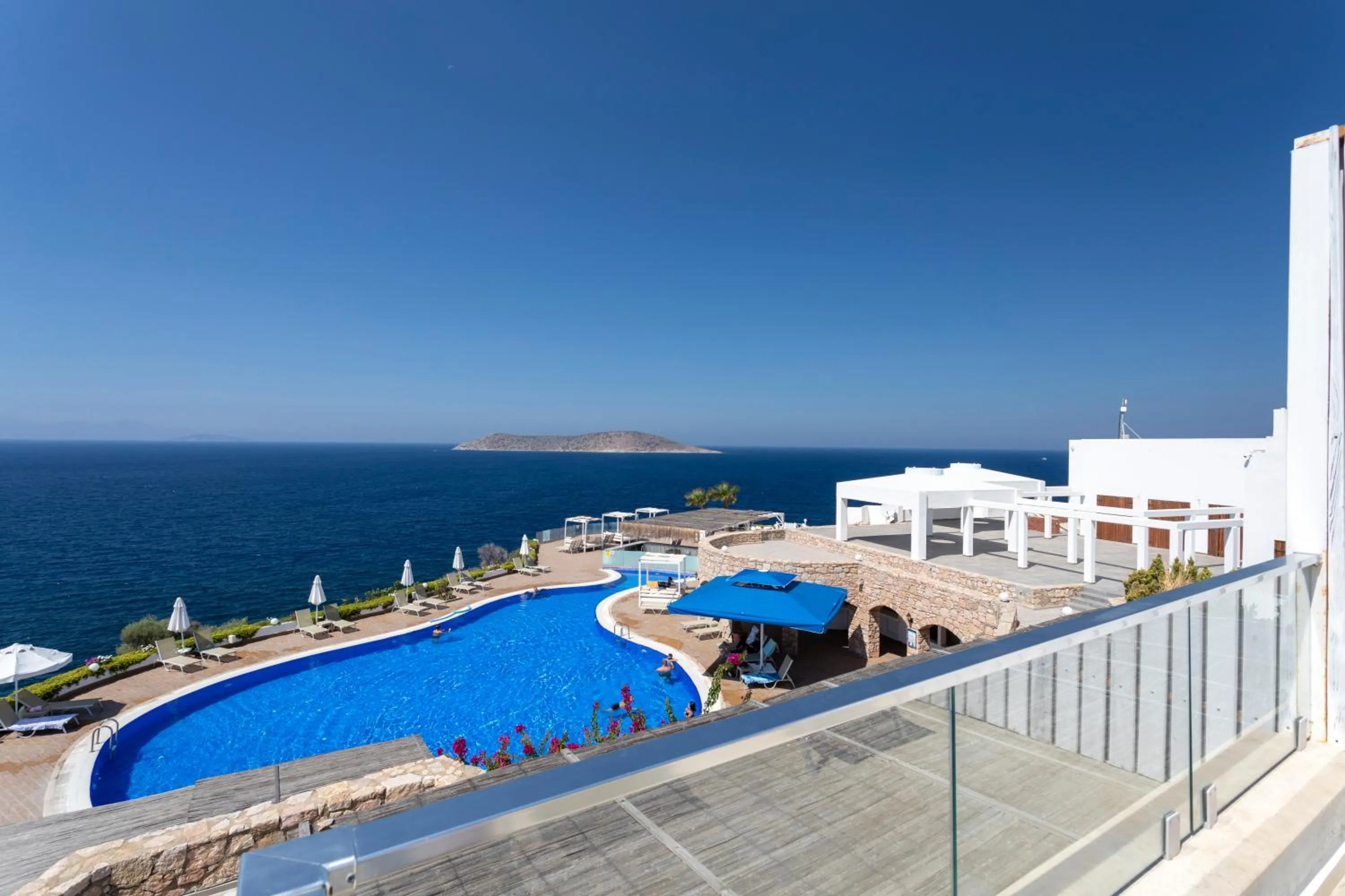 Swimming pool in Vega Aparts