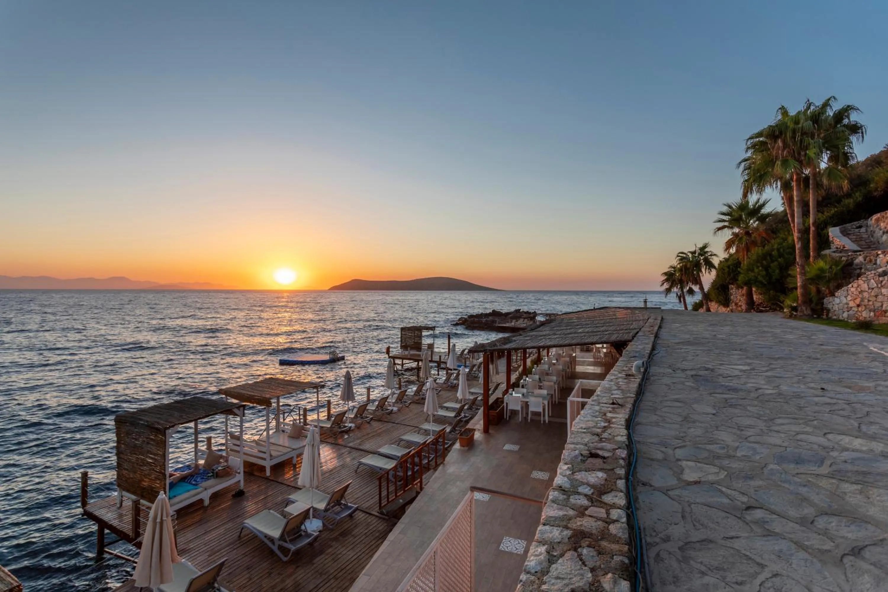 Restaurant/places to eat in Vega Aparts