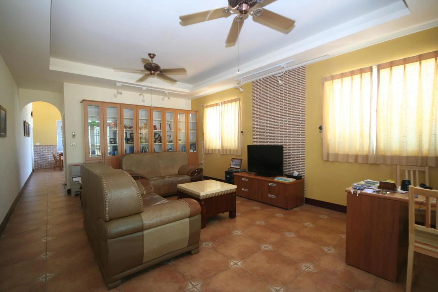 Communal lounge/ TV room in Sunrise B&B