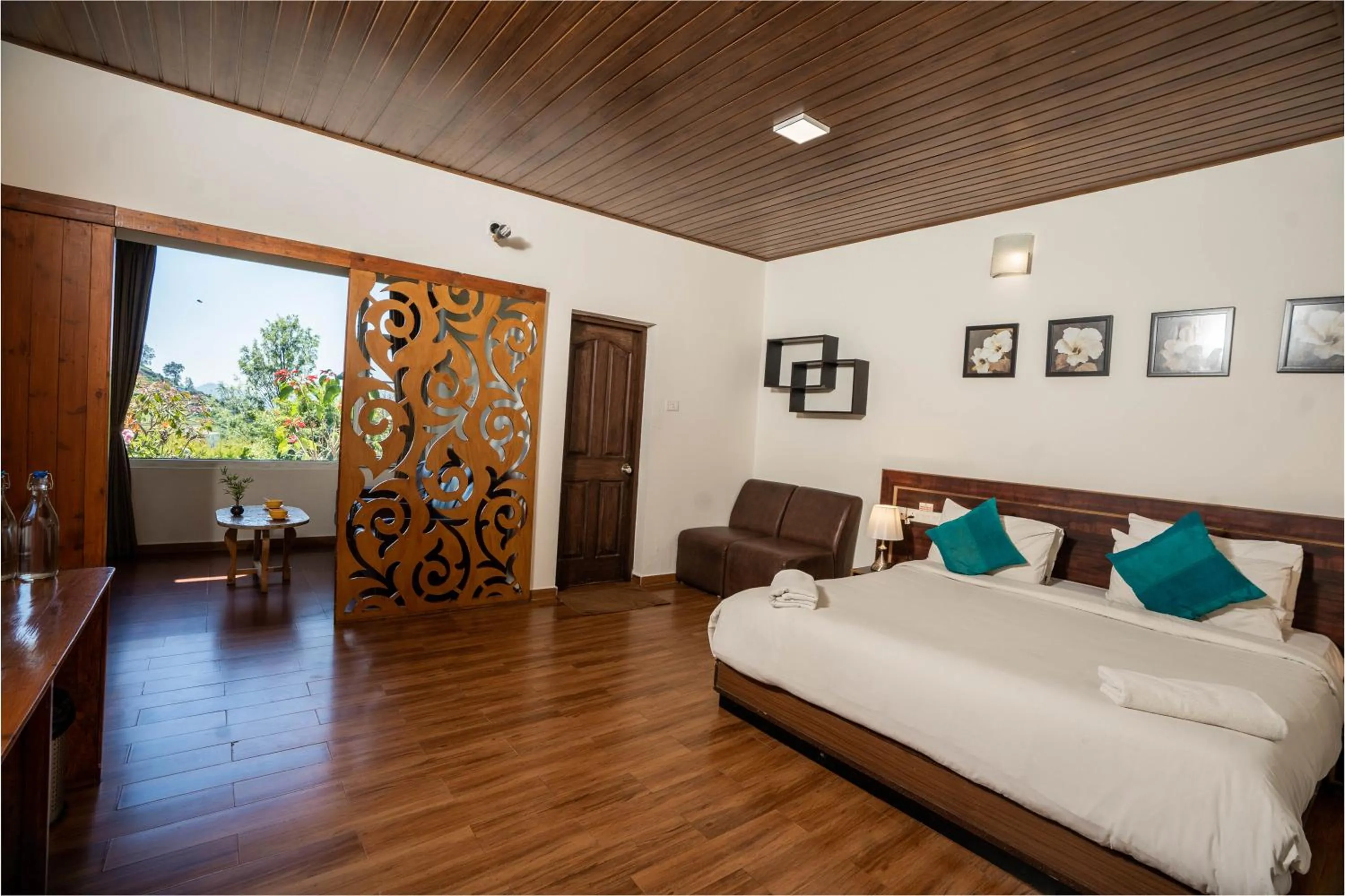 Bedroom, Bed in Green Nest Resort Ooty