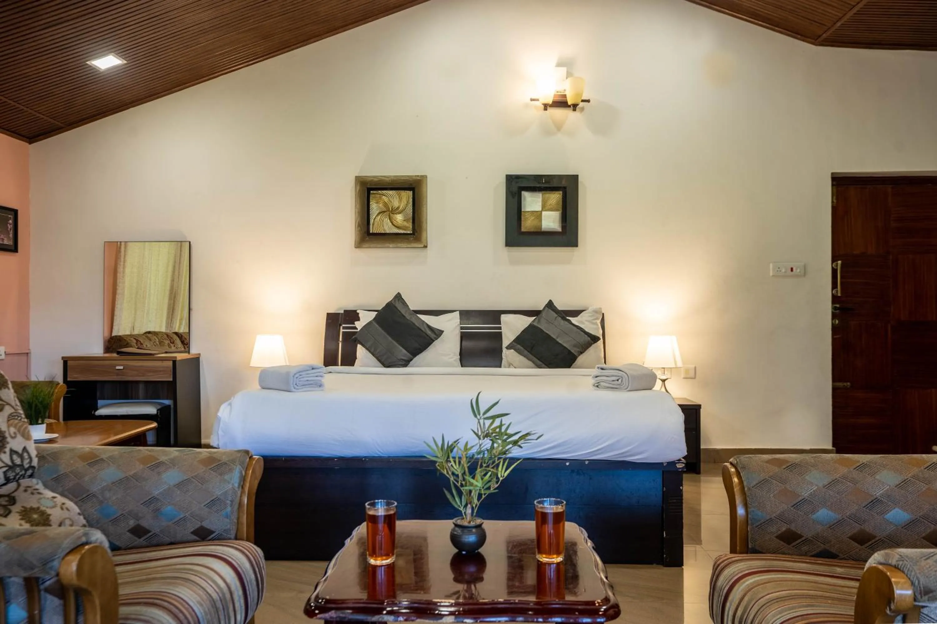 Bedroom, Bed in Green Nest Resort Ooty