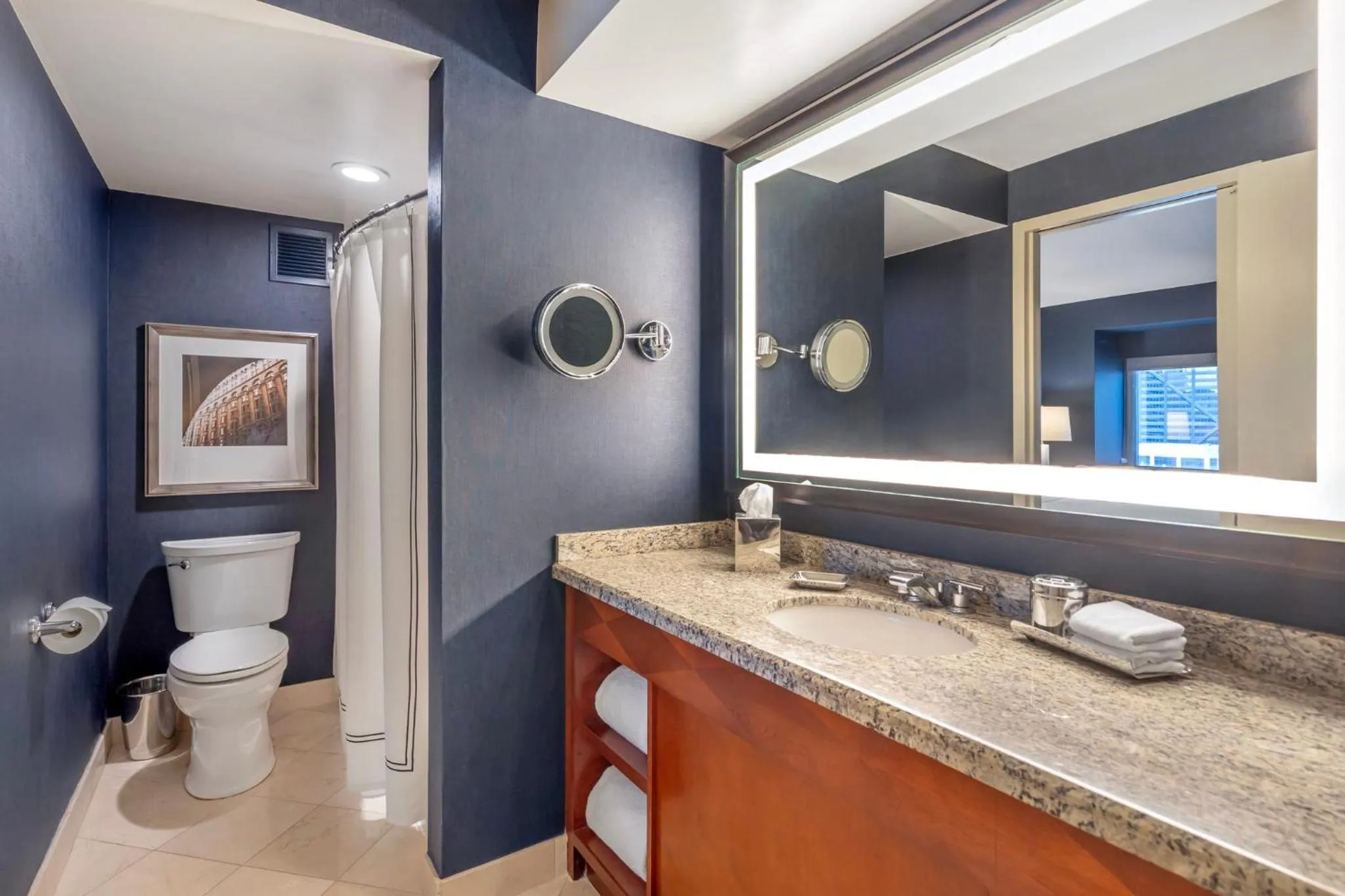 Facade/entrance in Omni Chicago Hotel