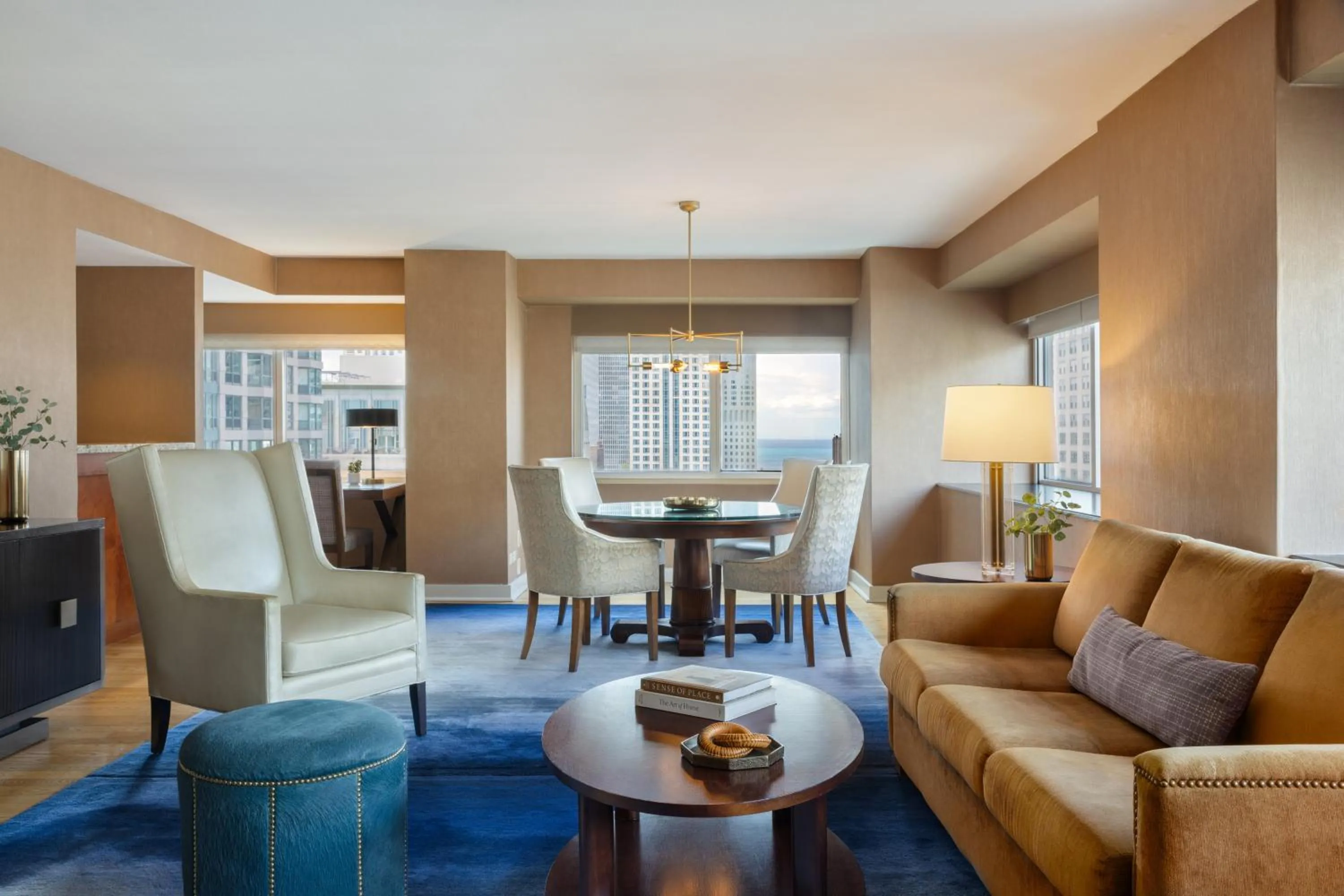 Photo of the whole room in Omni Chicago Hotel