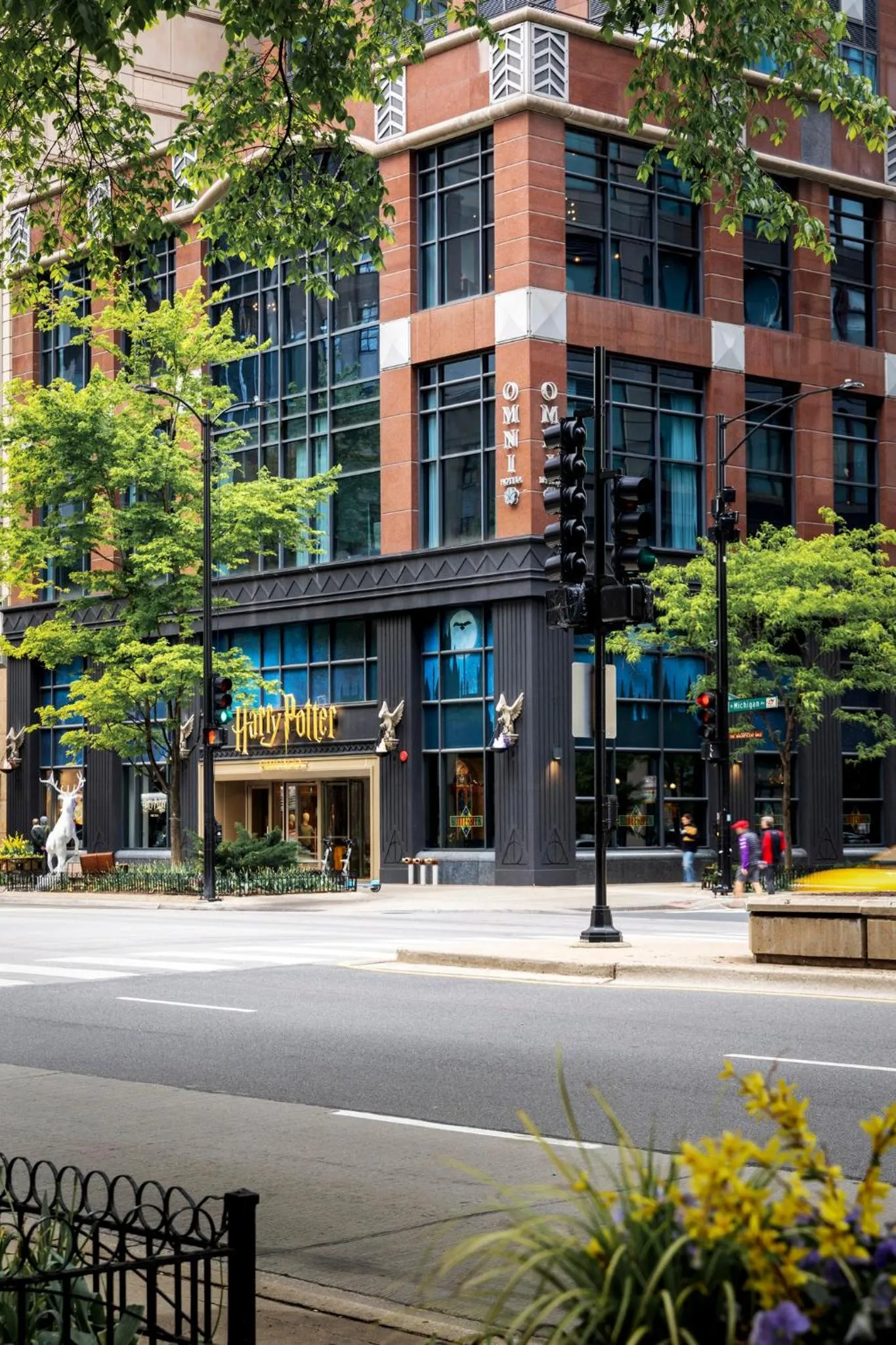 Property building in Omni Chicago Hotel