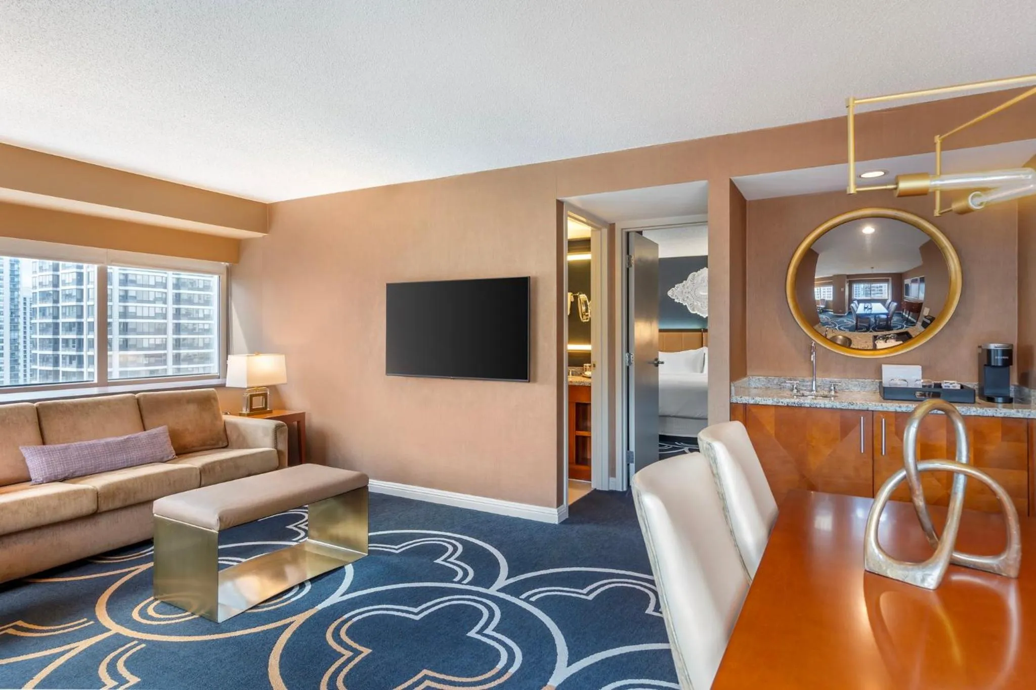 Photo of the whole room in Omni Chicago Hotel