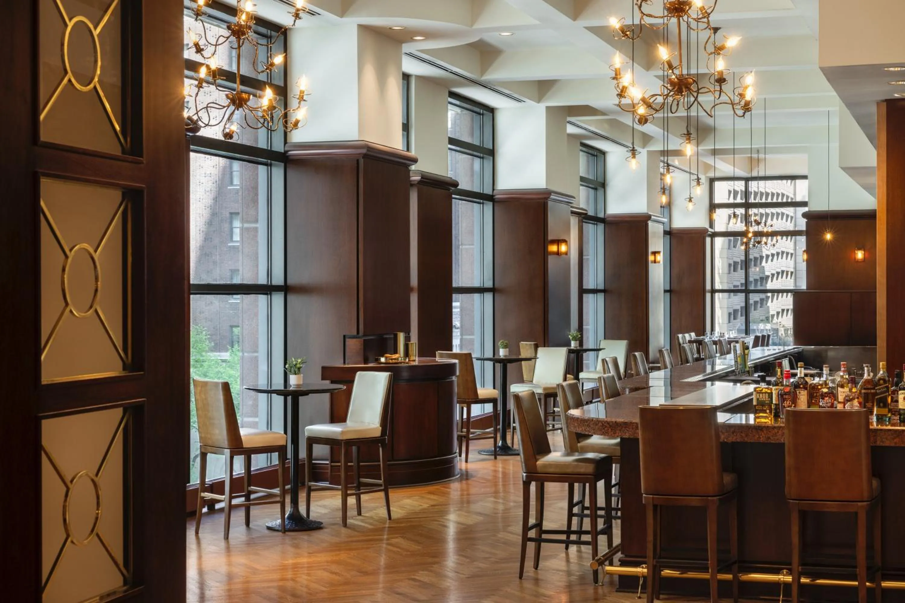 Lounge or bar in Omni Chicago Hotel