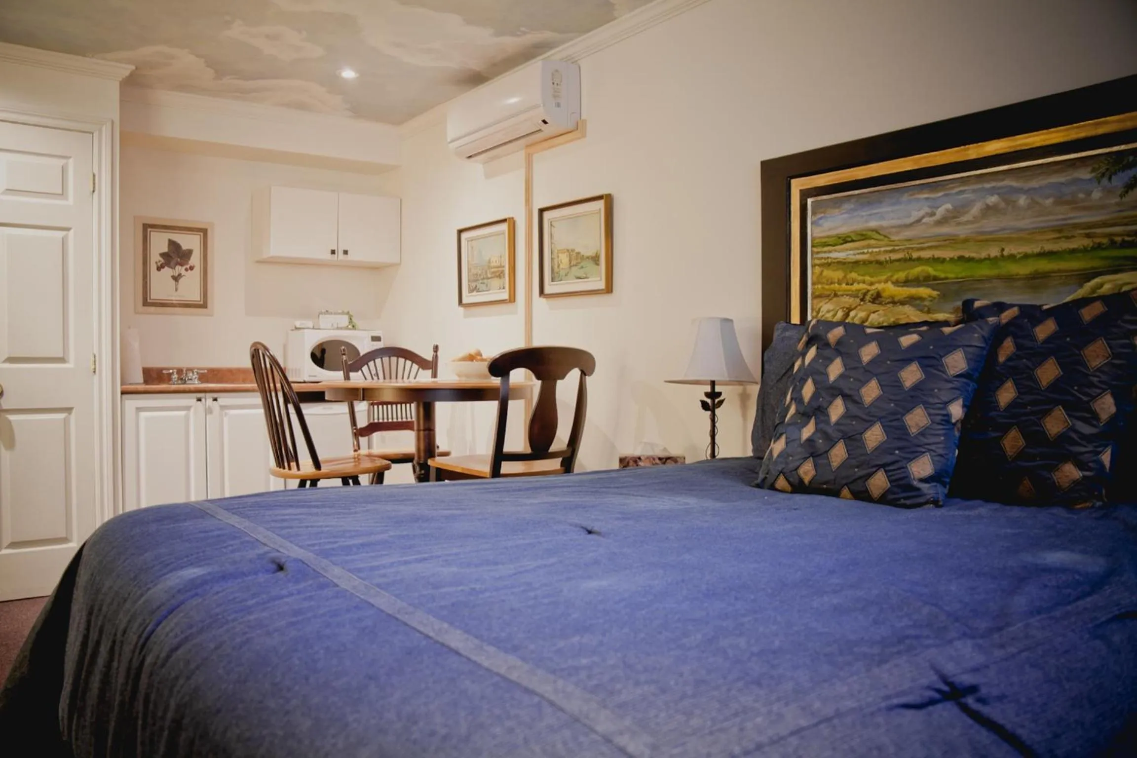 Photo of the whole room, Bed in Maison Des Jardins B & B