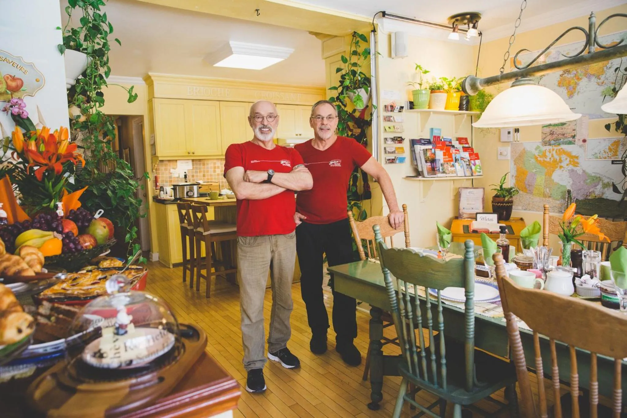 Shopping Area in Maison Des Jardins B & B