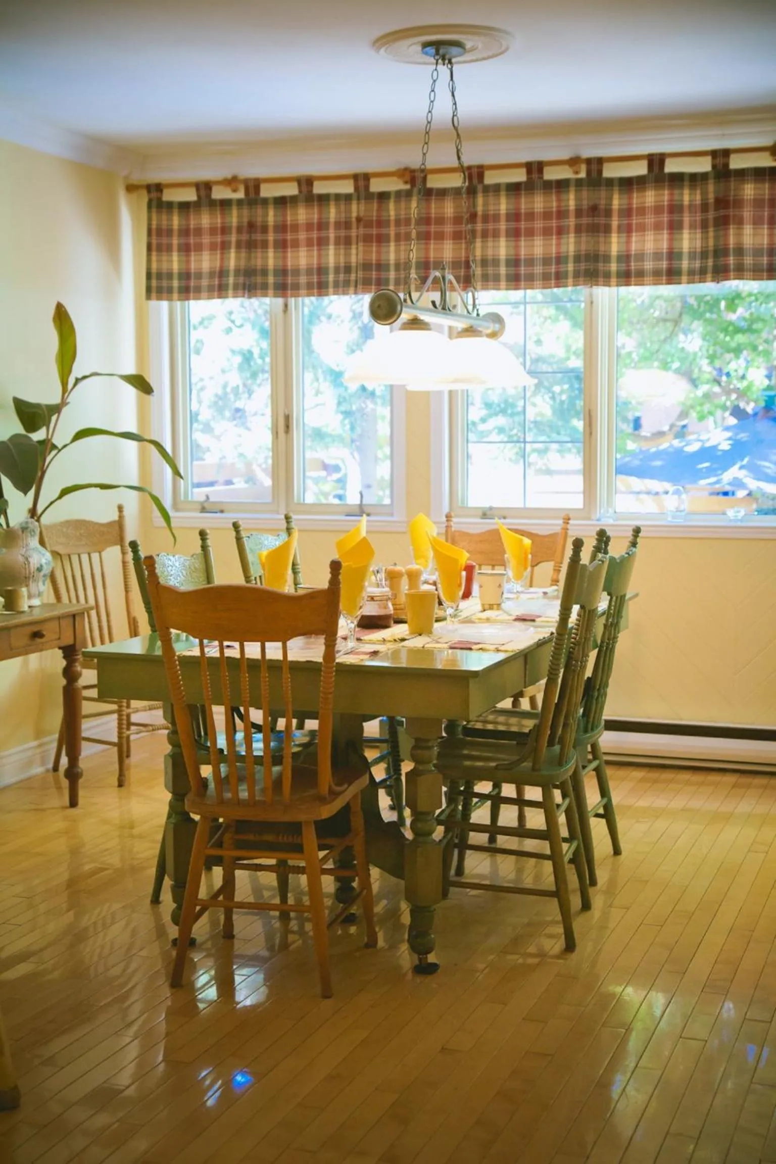 Restaurant/places to eat in Maison Des Jardins B & B