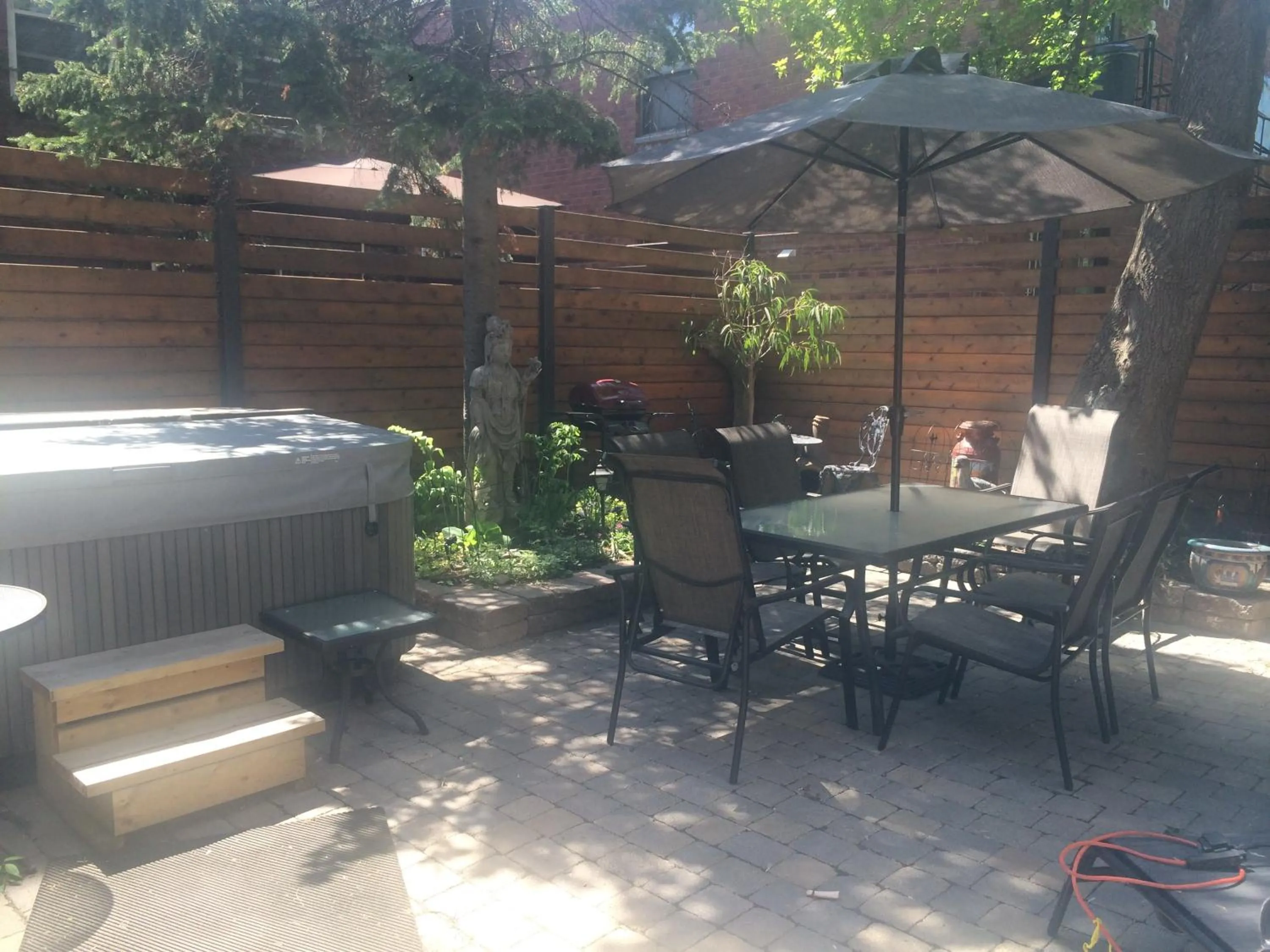 Patio in Maison Des Jardins B & B