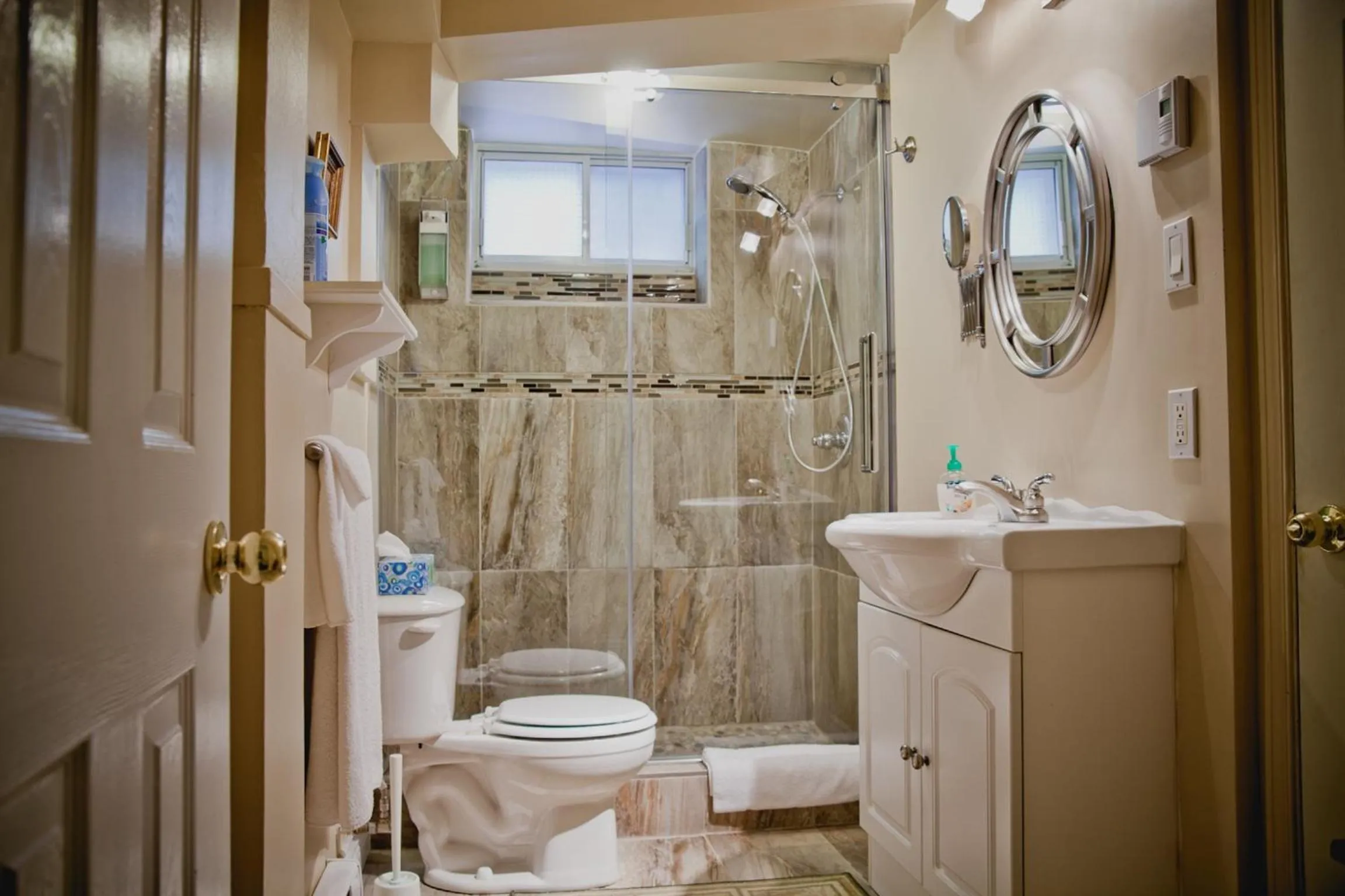 Bathroom in Maison Des Jardins B & B