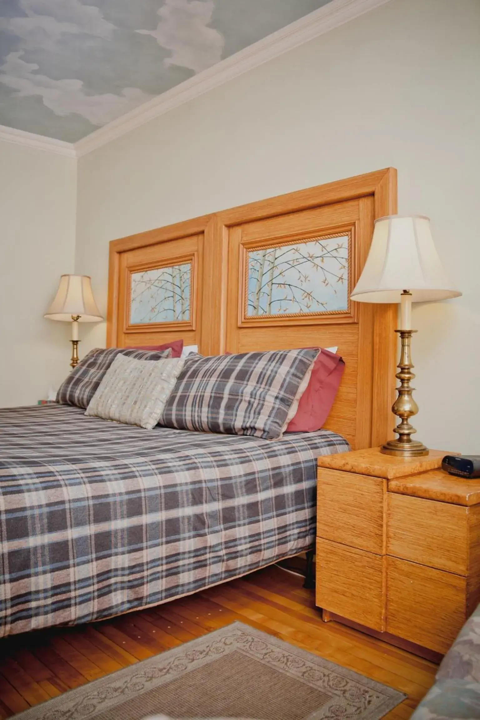 Standard King Room with Private Bathroom in Maison Des Jardins B & B Standard King Room with Private Bathroom in Maison Des Jardins B & B