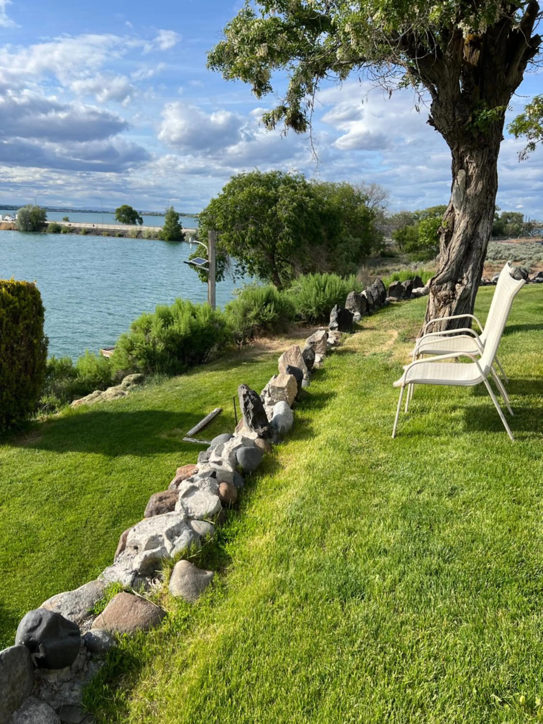 Lakeshore Inn Water Front