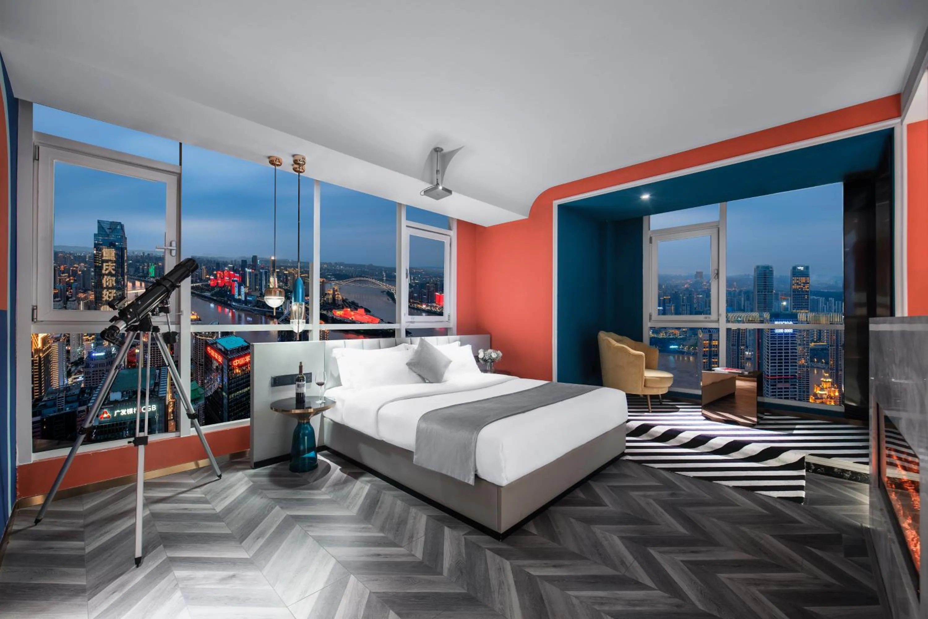 Photo of the whole room, Bed in ReVia Skyline River View Hotel Chongging