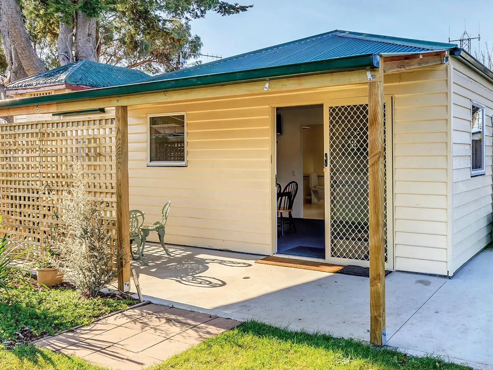 Superior Cabin - Disabled Access in Triabunna Cabin & Caravan Park Superior Cabin - Disabled Access in Triabunna Cabin & Caravan Park