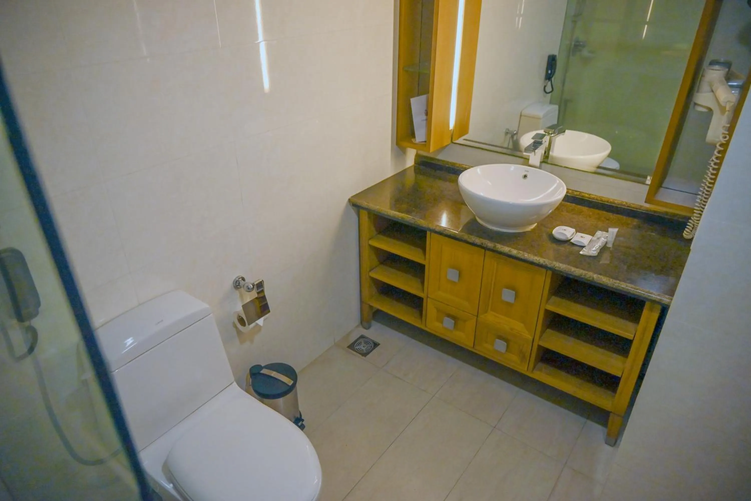 Toilet in Royal Park Residence Hotel