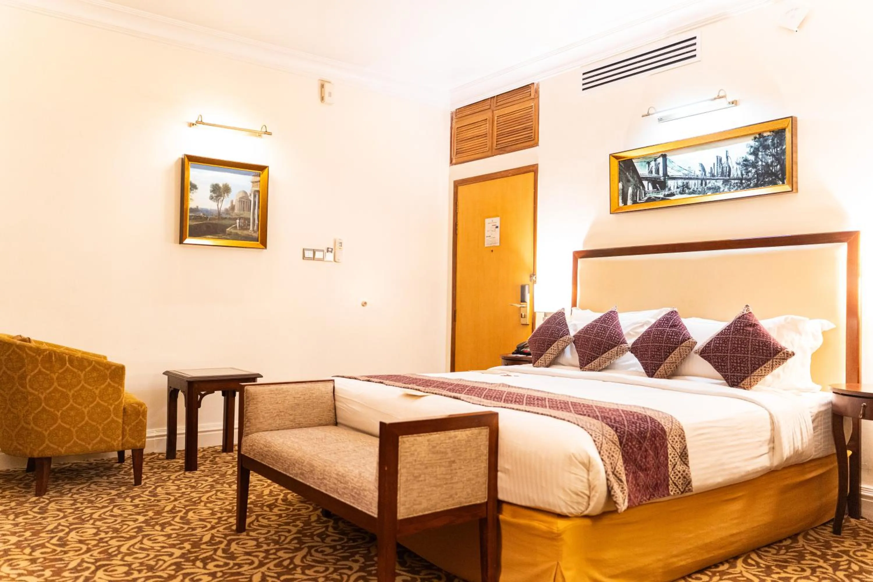 Bedroom, Bed in Royal Park Residence Hotel