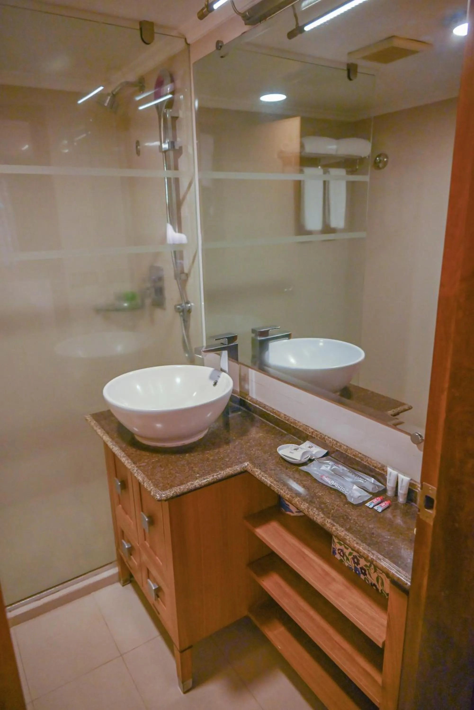 Toilet in Royal Park Residence Hotel