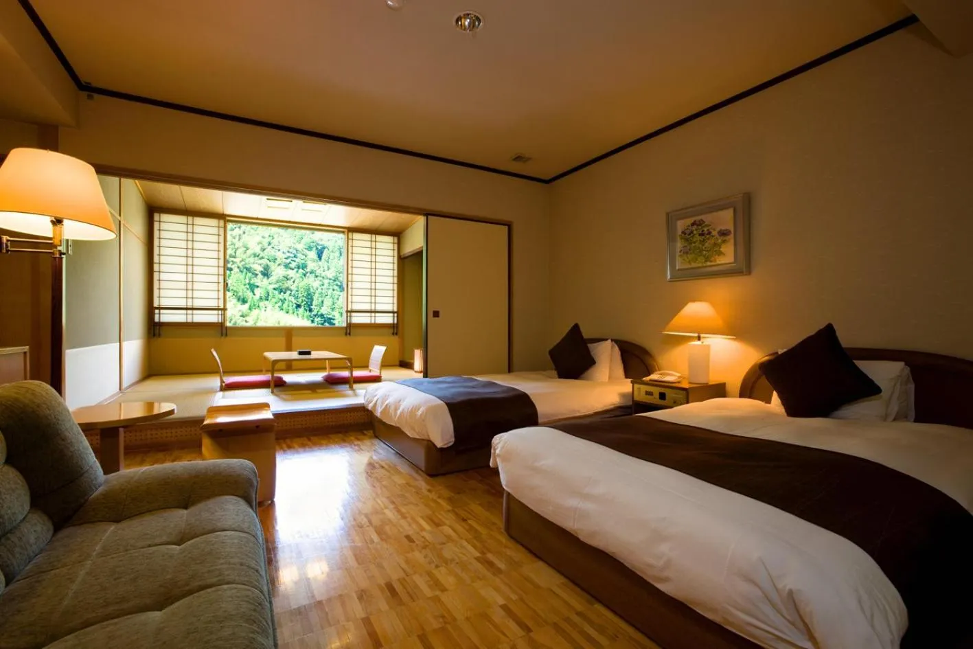 Photo of the whole room, Bed in Shinshiyo