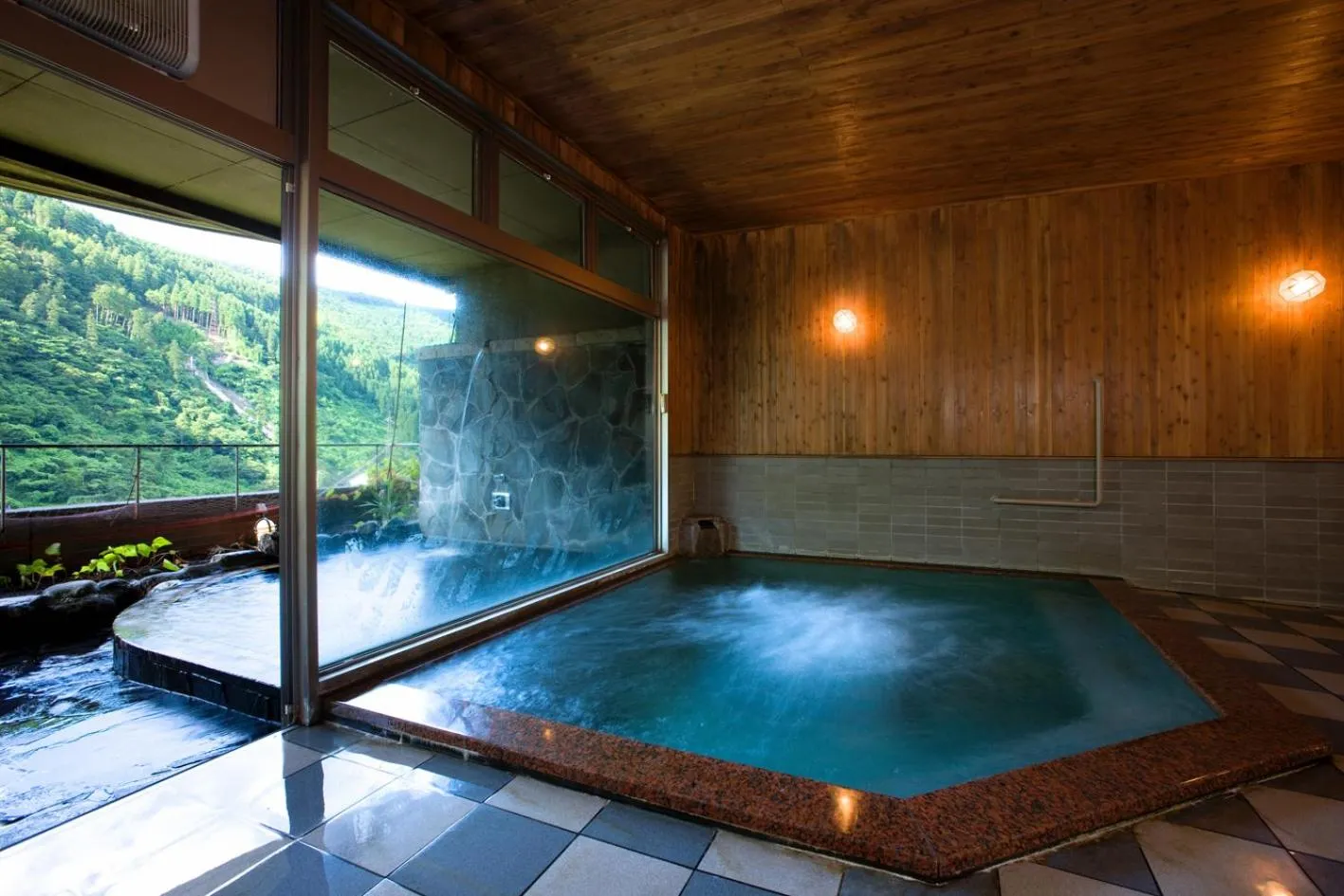 Hot Spring Bath in Shinshiyo