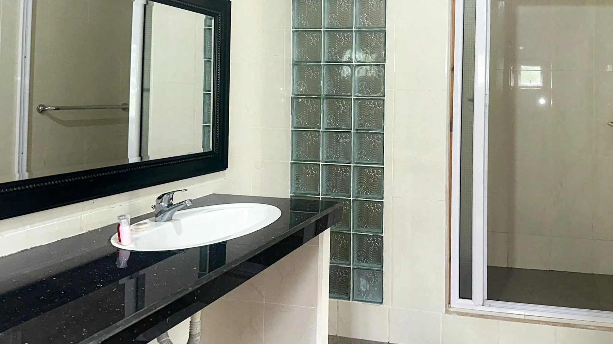 Shower in Villa Hortensia