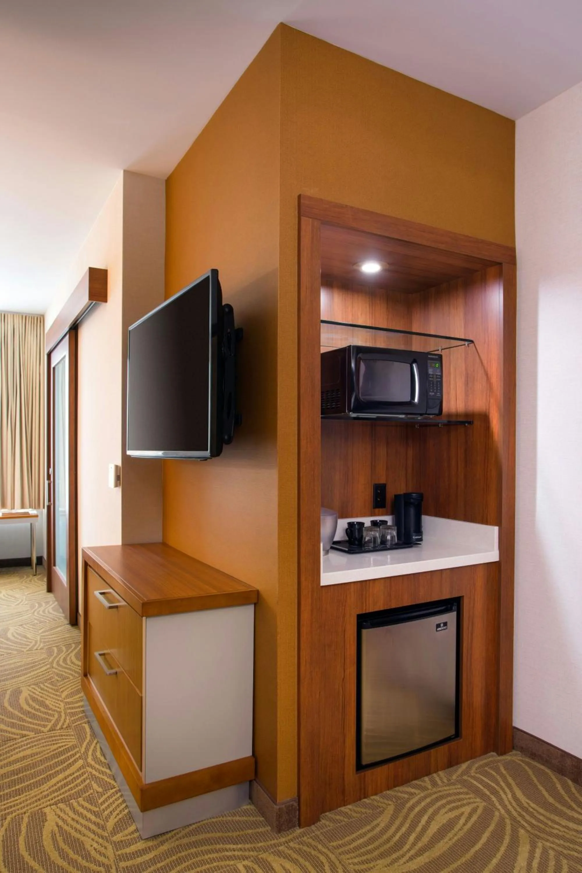 Kitchen or kitchenette in SpringHill Suites by Marriott Los Angeles Burbank/Downtown