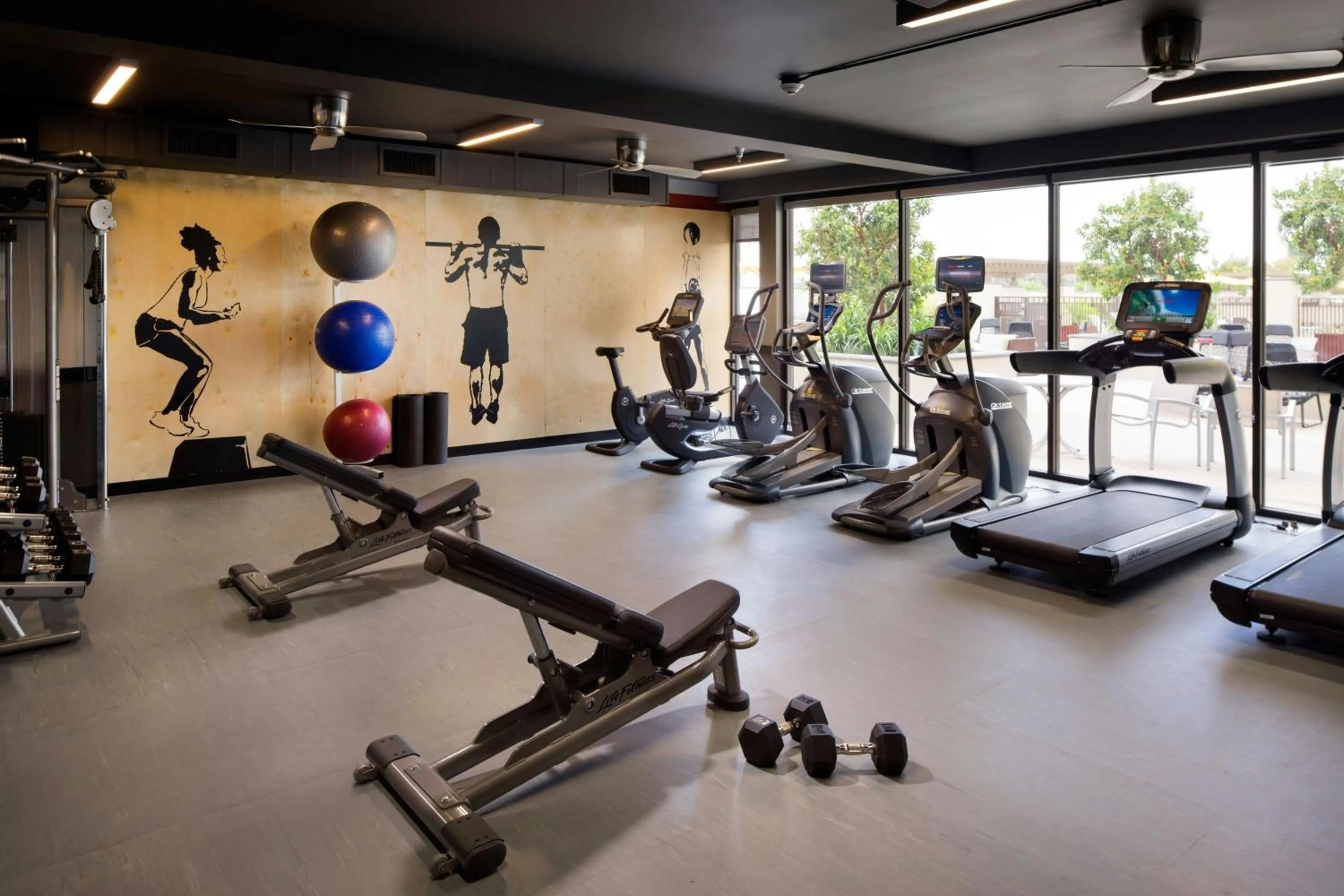 Fitness centre/facilities in SpringHill Suites by Marriott Los Angeles Burbank/Downtown