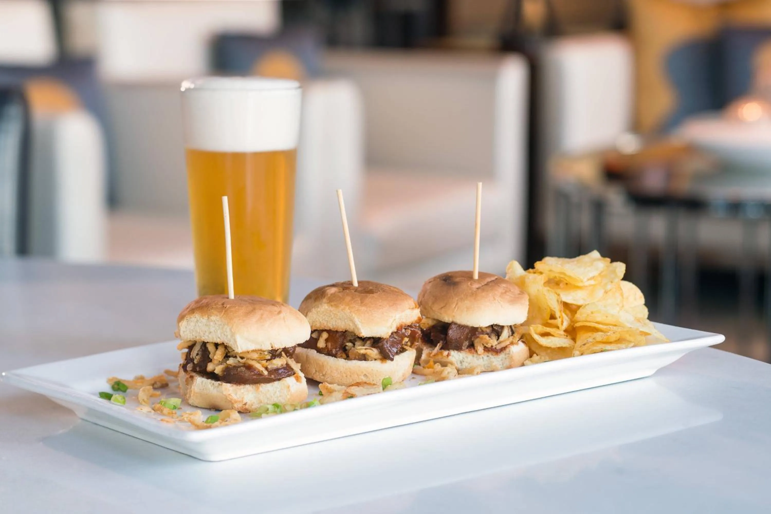 Lounge or bar in SpringHill Suites by Marriott Los Angeles Burbank/Downtown