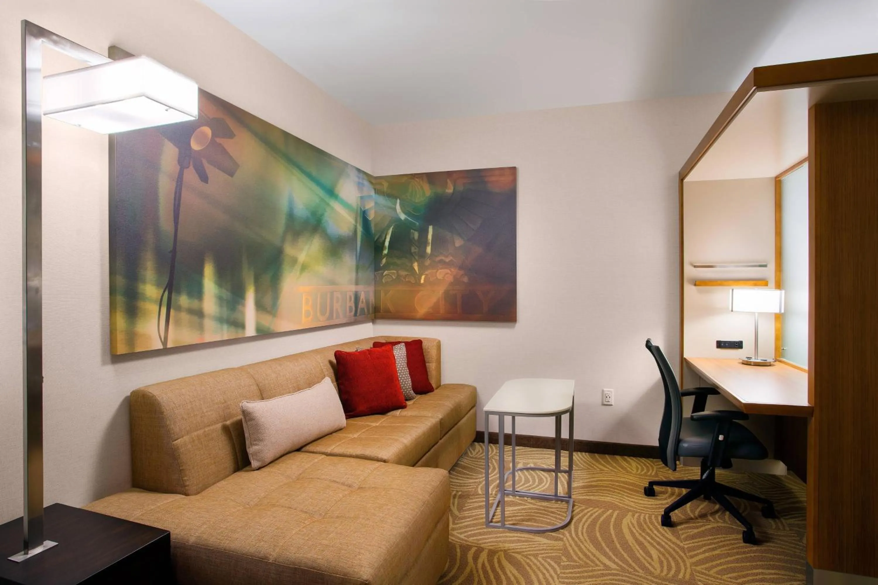 Living room in SpringHill Suites by Marriott Los Angeles Burbank/Downtown