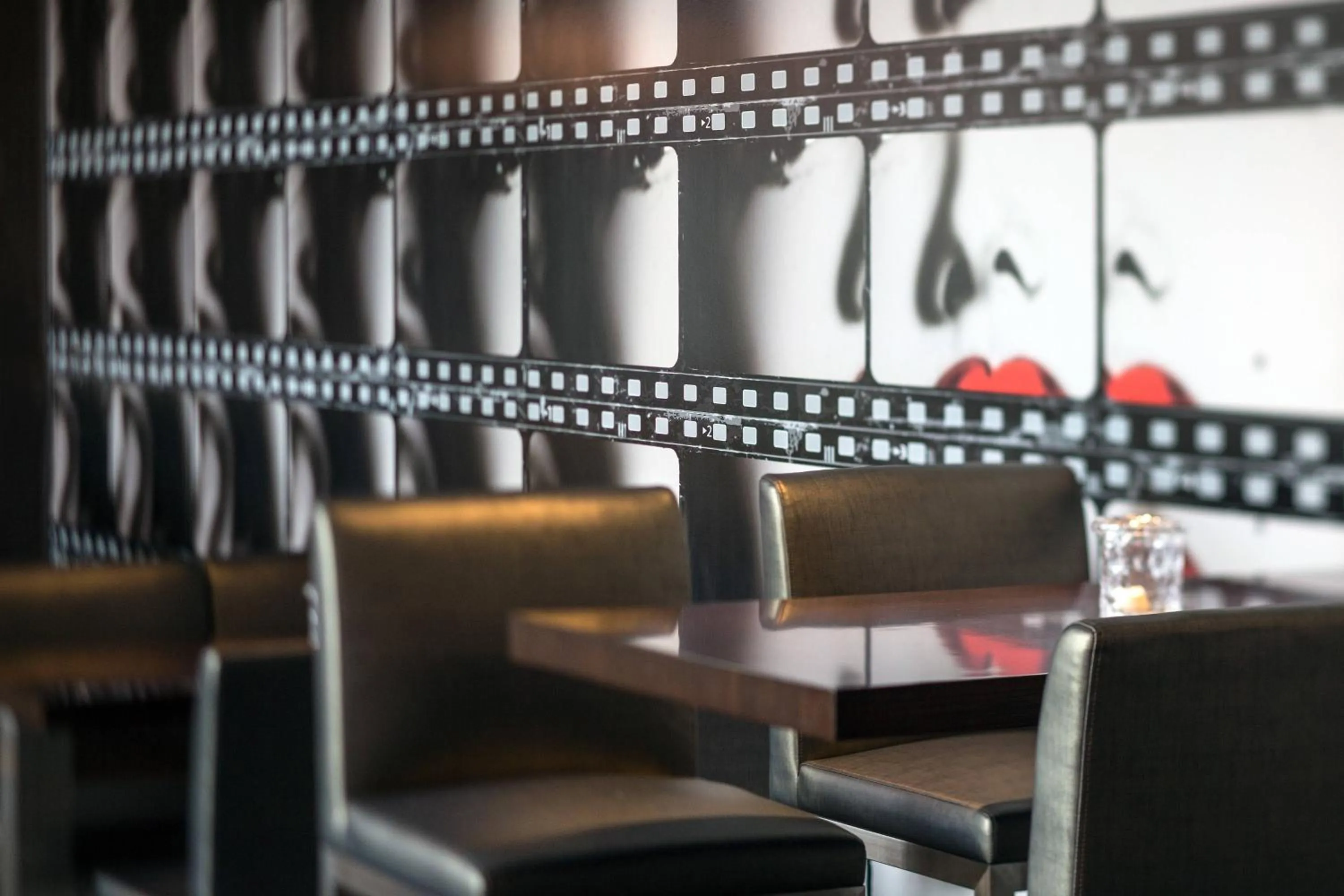 Lounge or bar in SpringHill Suites by Marriott Los Angeles Burbank/Downtown