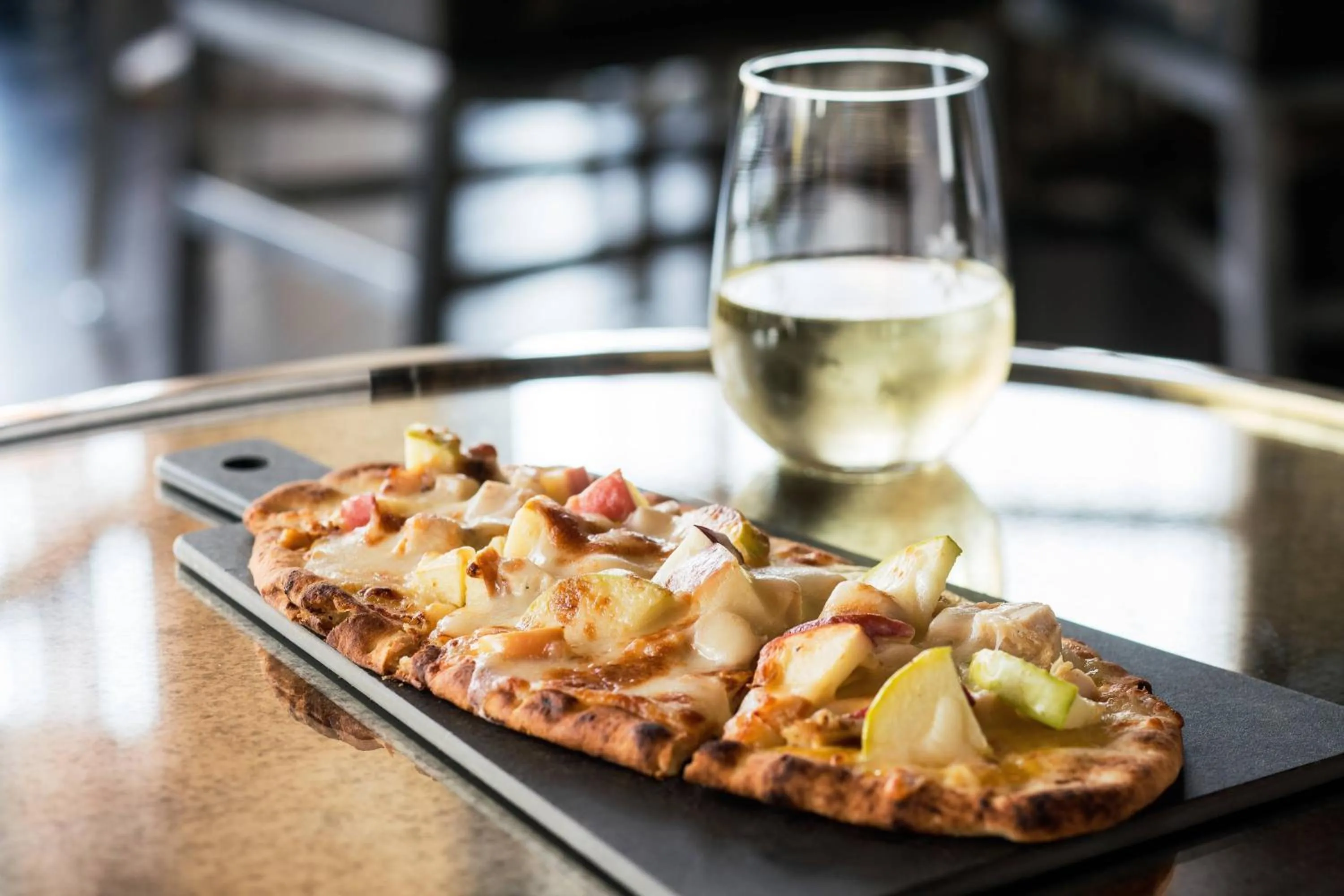 Lounge or bar in SpringHill Suites by Marriott Los Angeles Burbank/Downtown