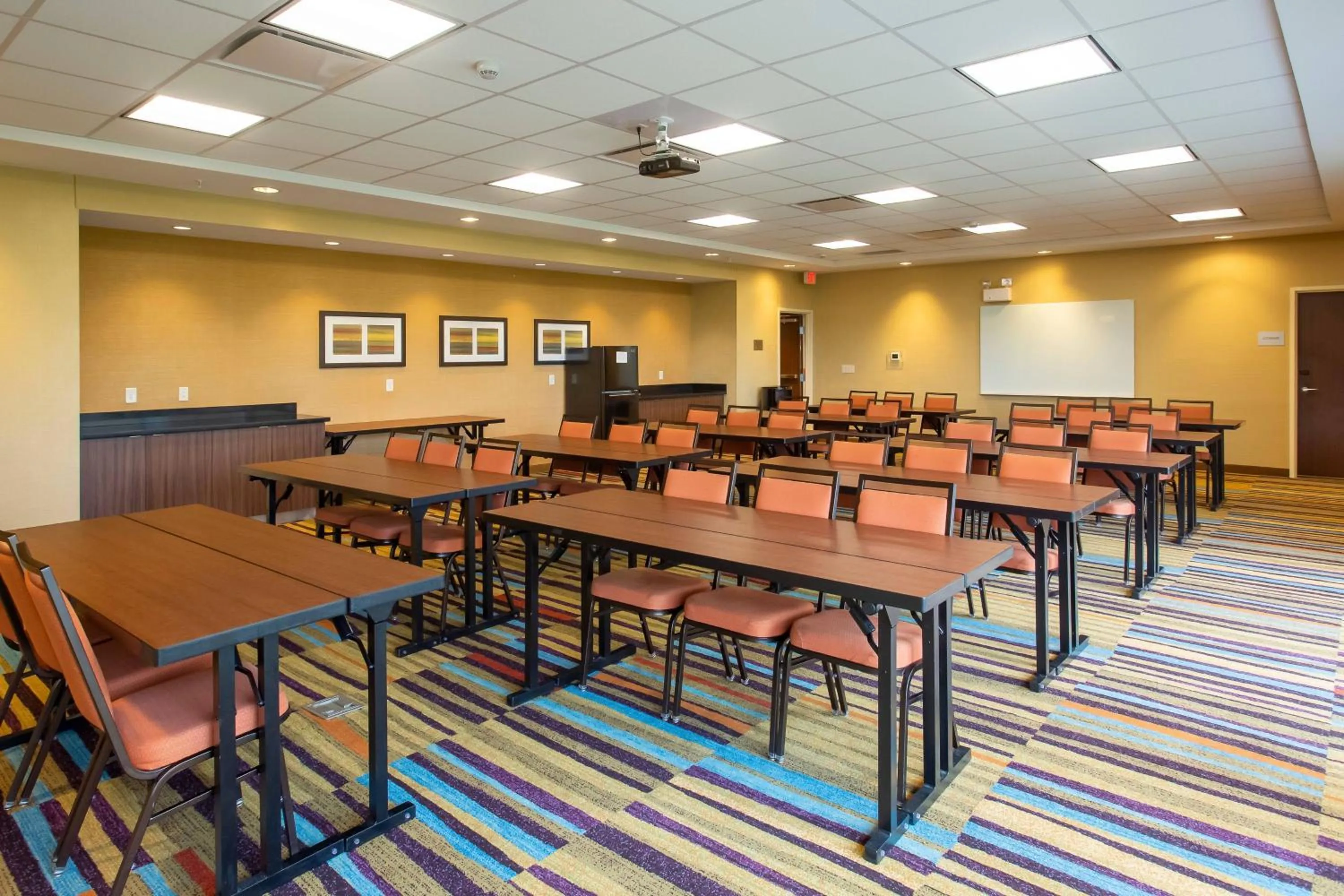 Meeting/conference room in Fairfield Inn & Suites by Marriott Jamestown
