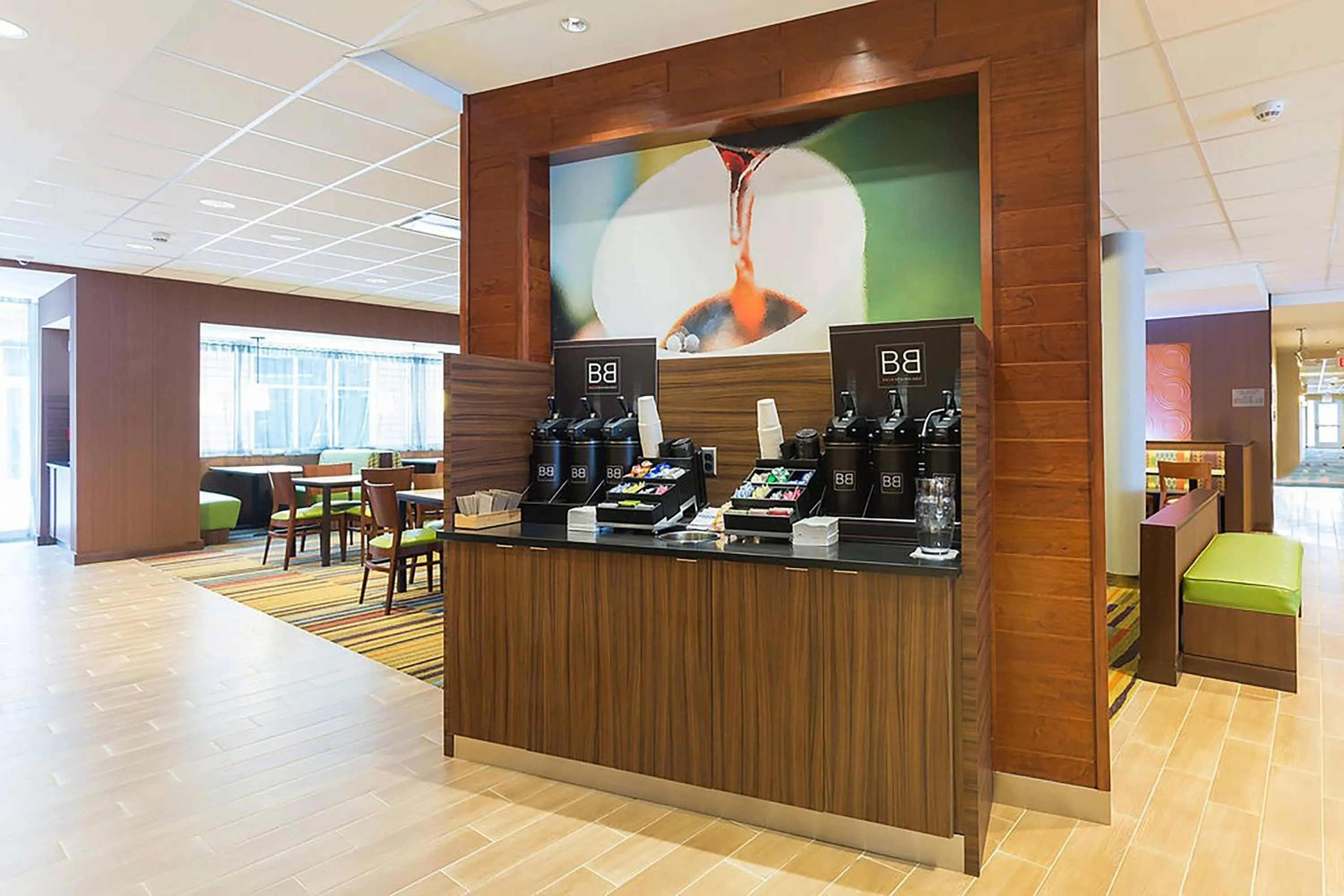 Lounge or bar in Fairfield Inn & Suites by Marriott Jamestown