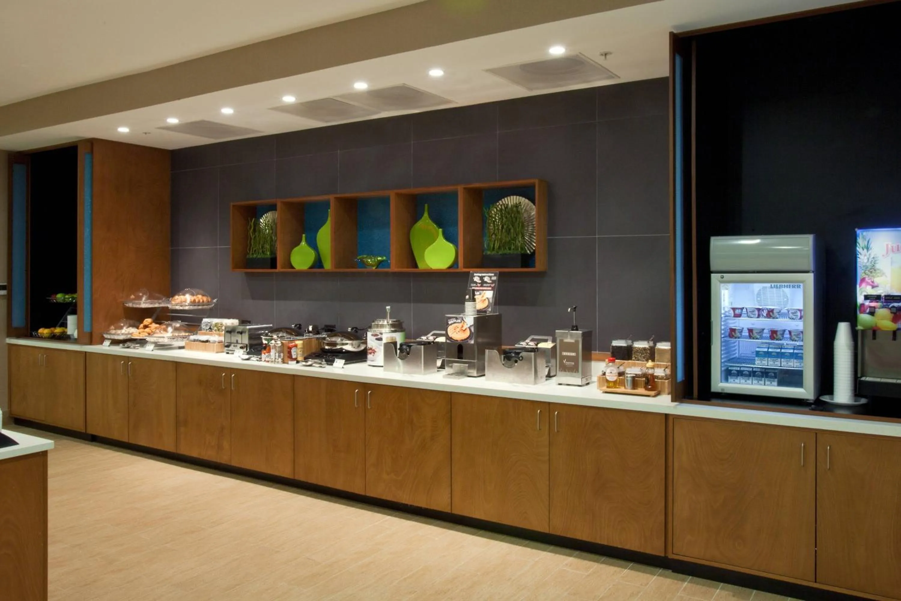 Breakfast in SpringHill Suites by Marriott Mobile West