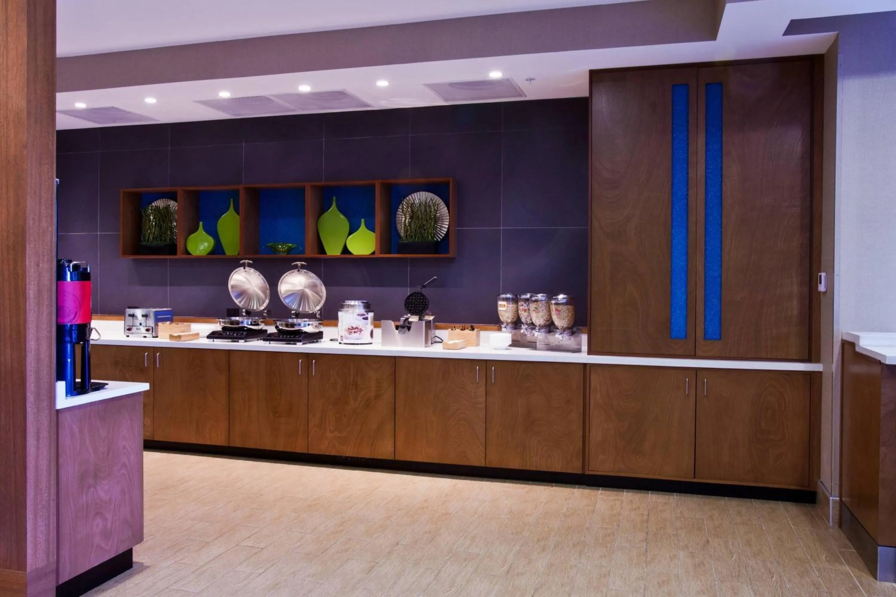 Breakfast in SpringHill Suites by Marriott Mobile West