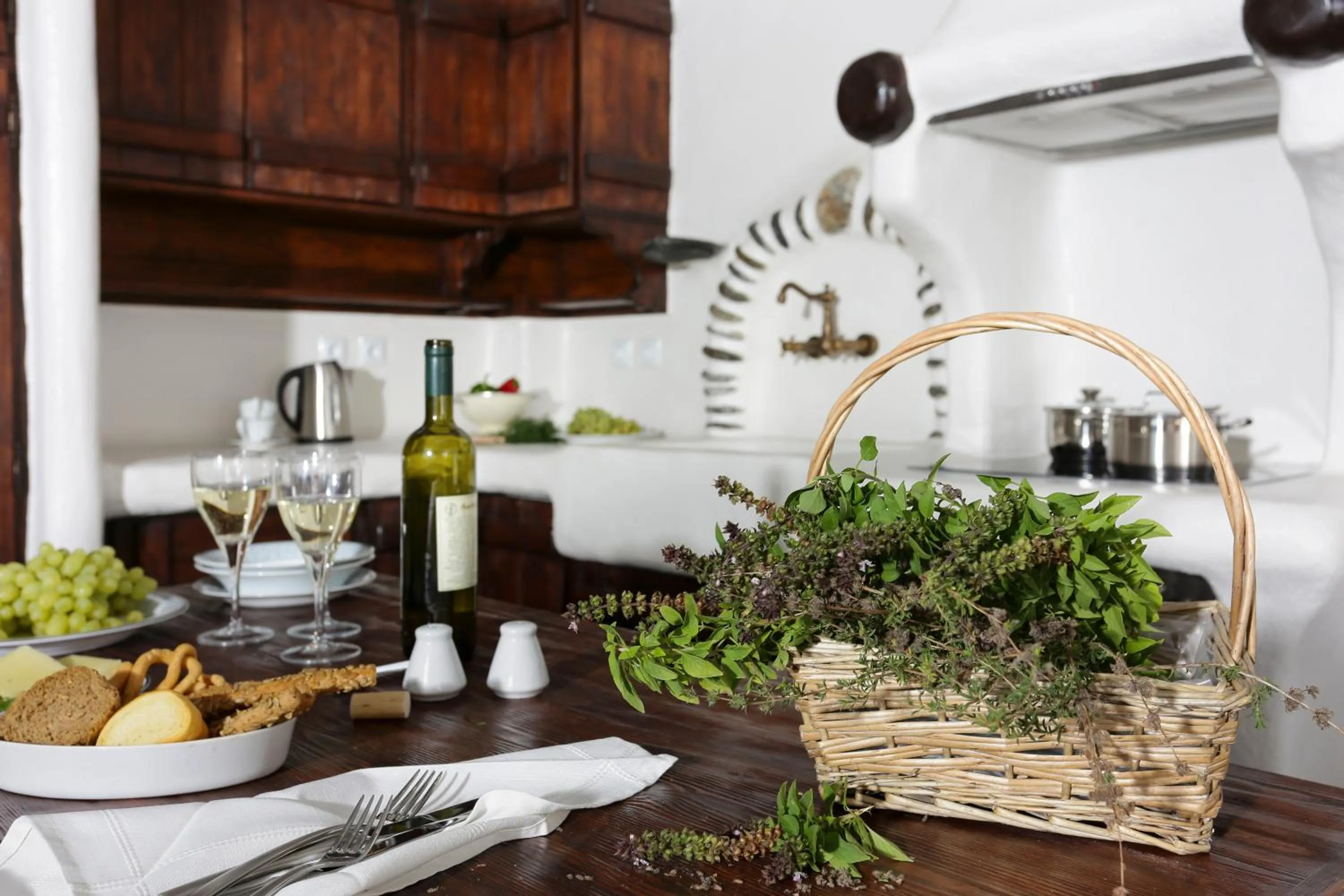 Food and drinks in Astrolithos Boutique