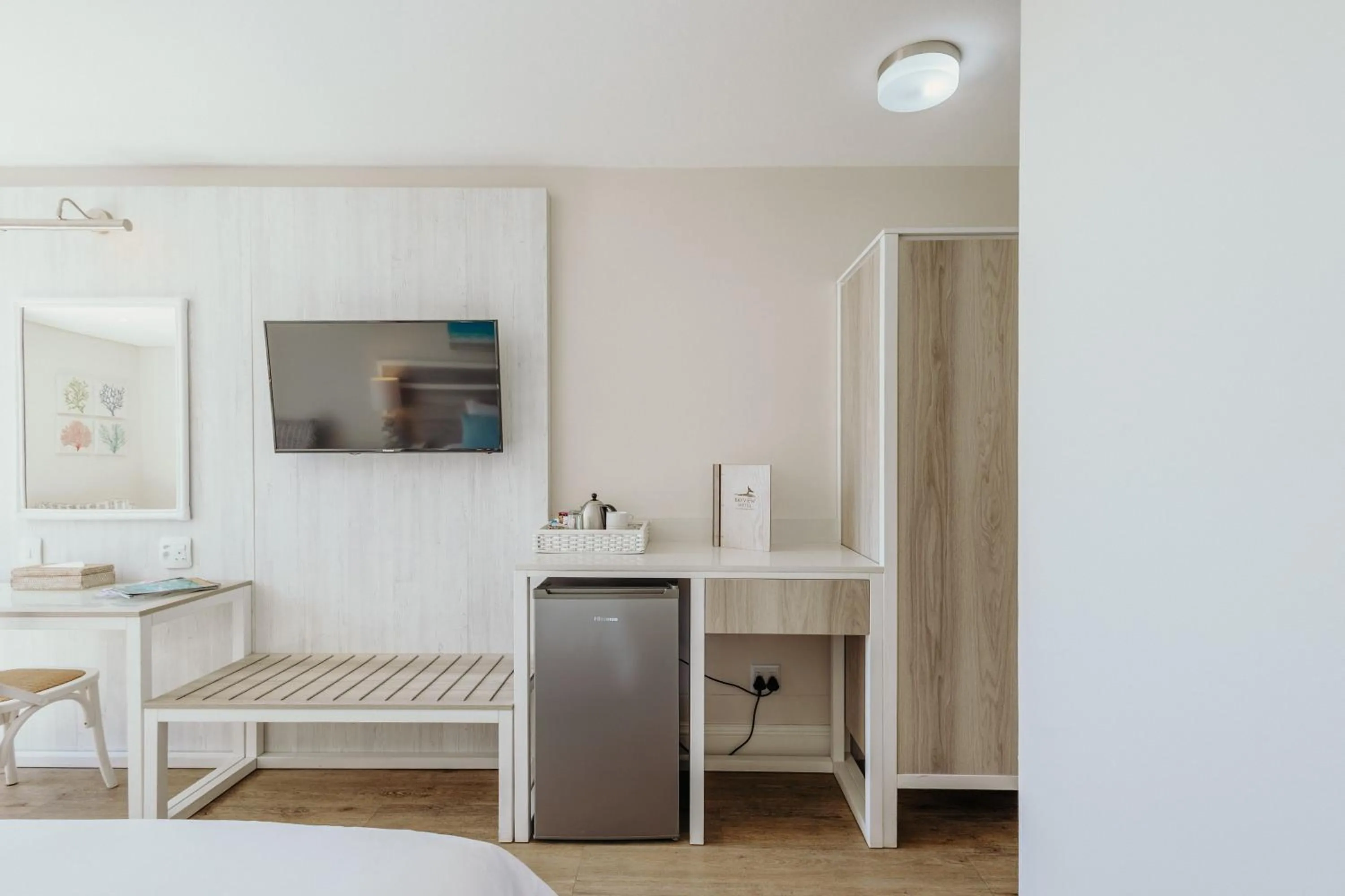 TV and multimedia in Bayview Hotel