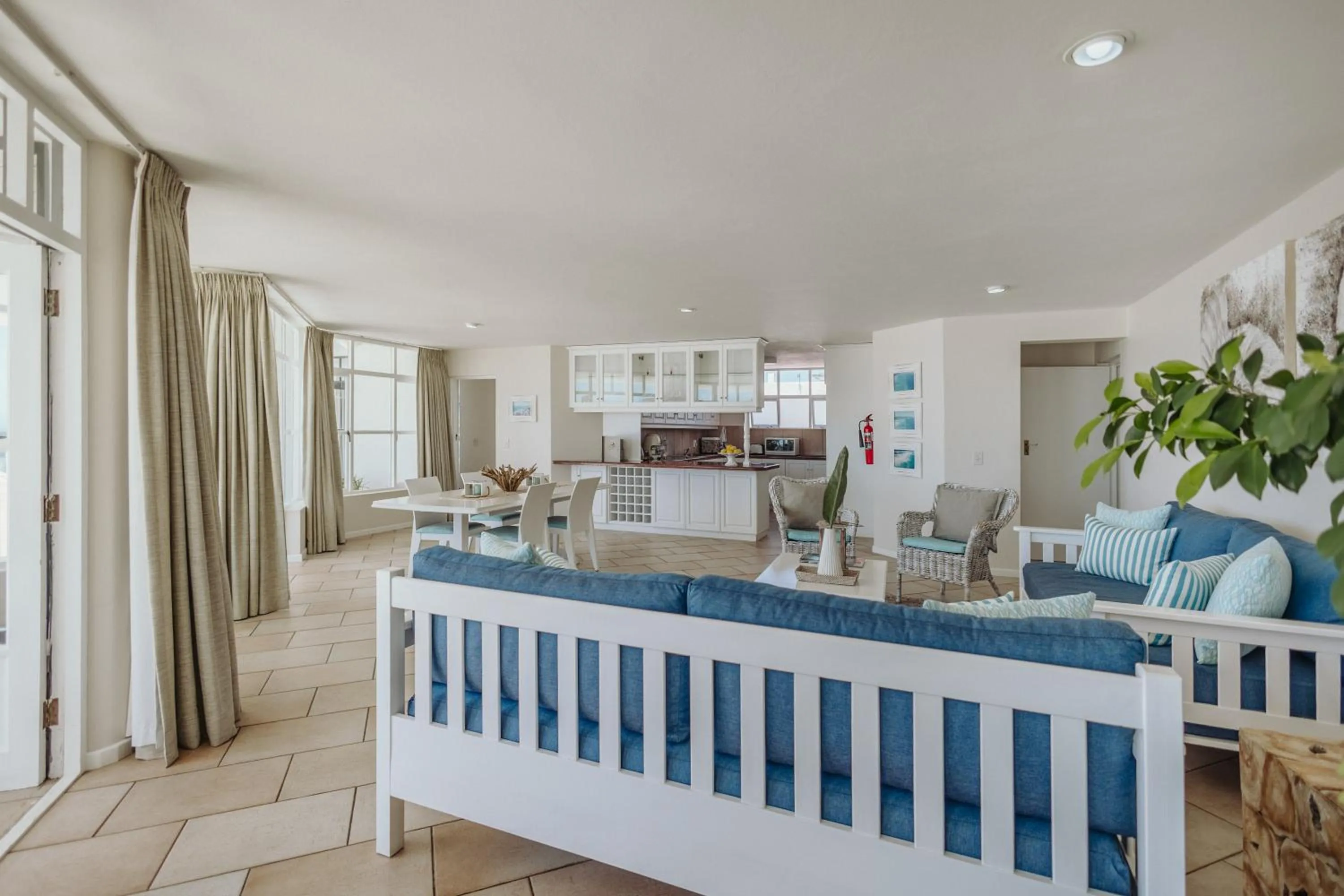 Living room in Bayview Hotel