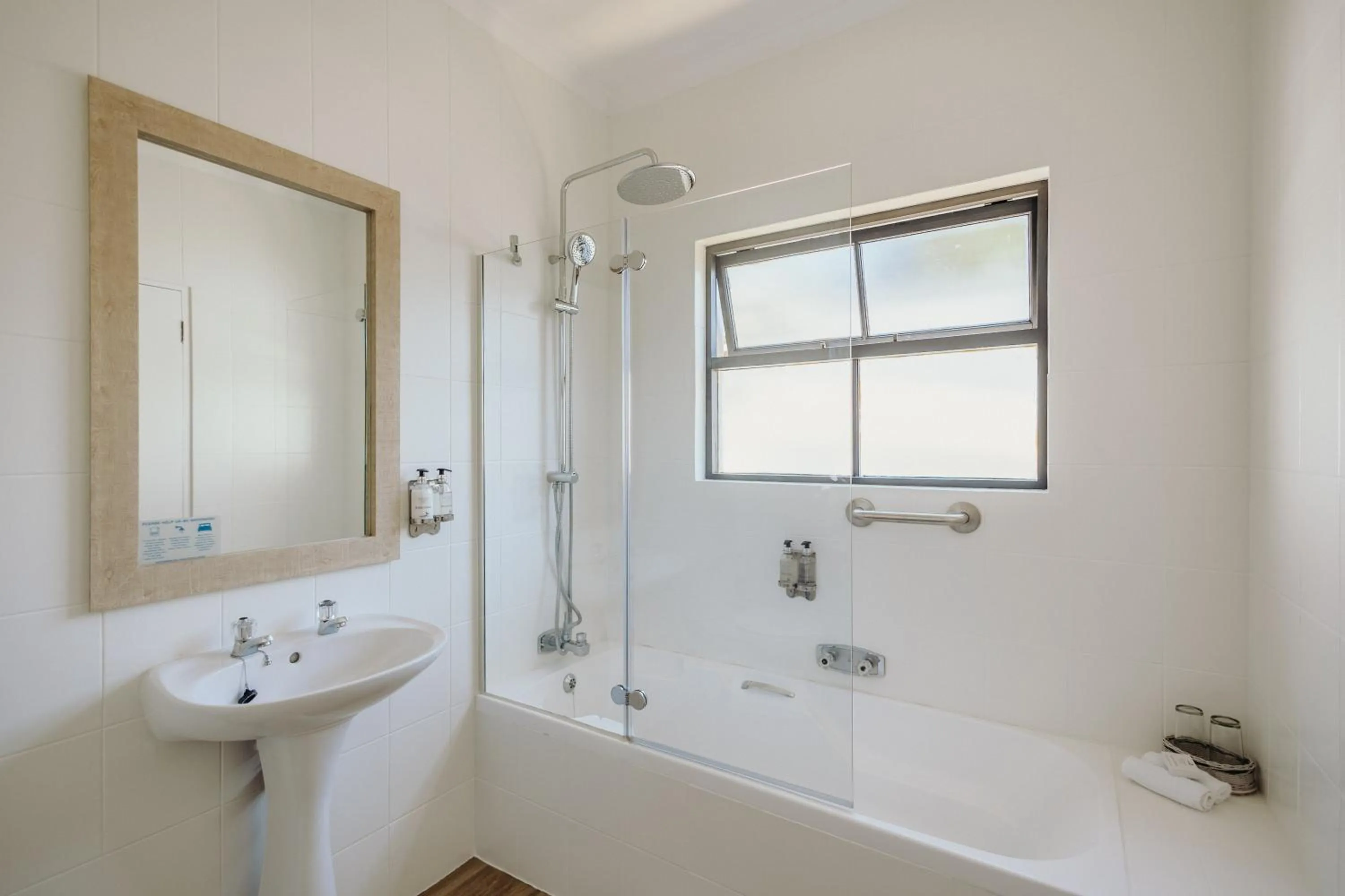 Shower in Bayview Hotel