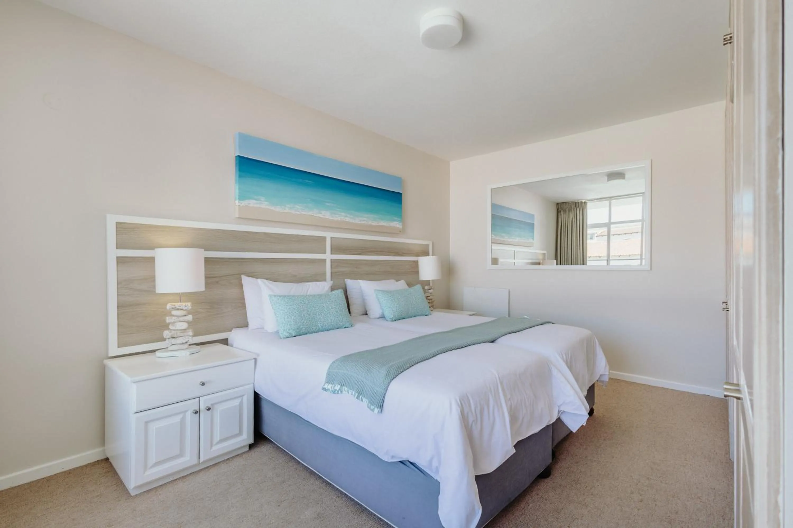 Bedroom, Bed in Bayview Hotel