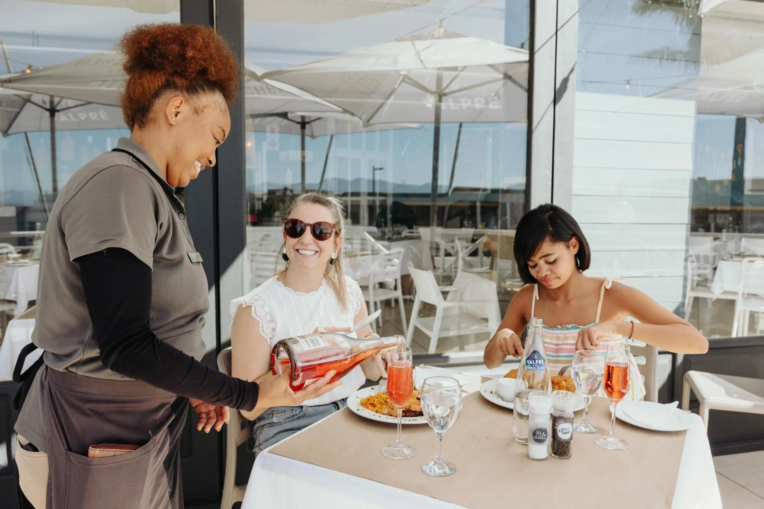 Restaurant/places to eat in Bayview Hotel