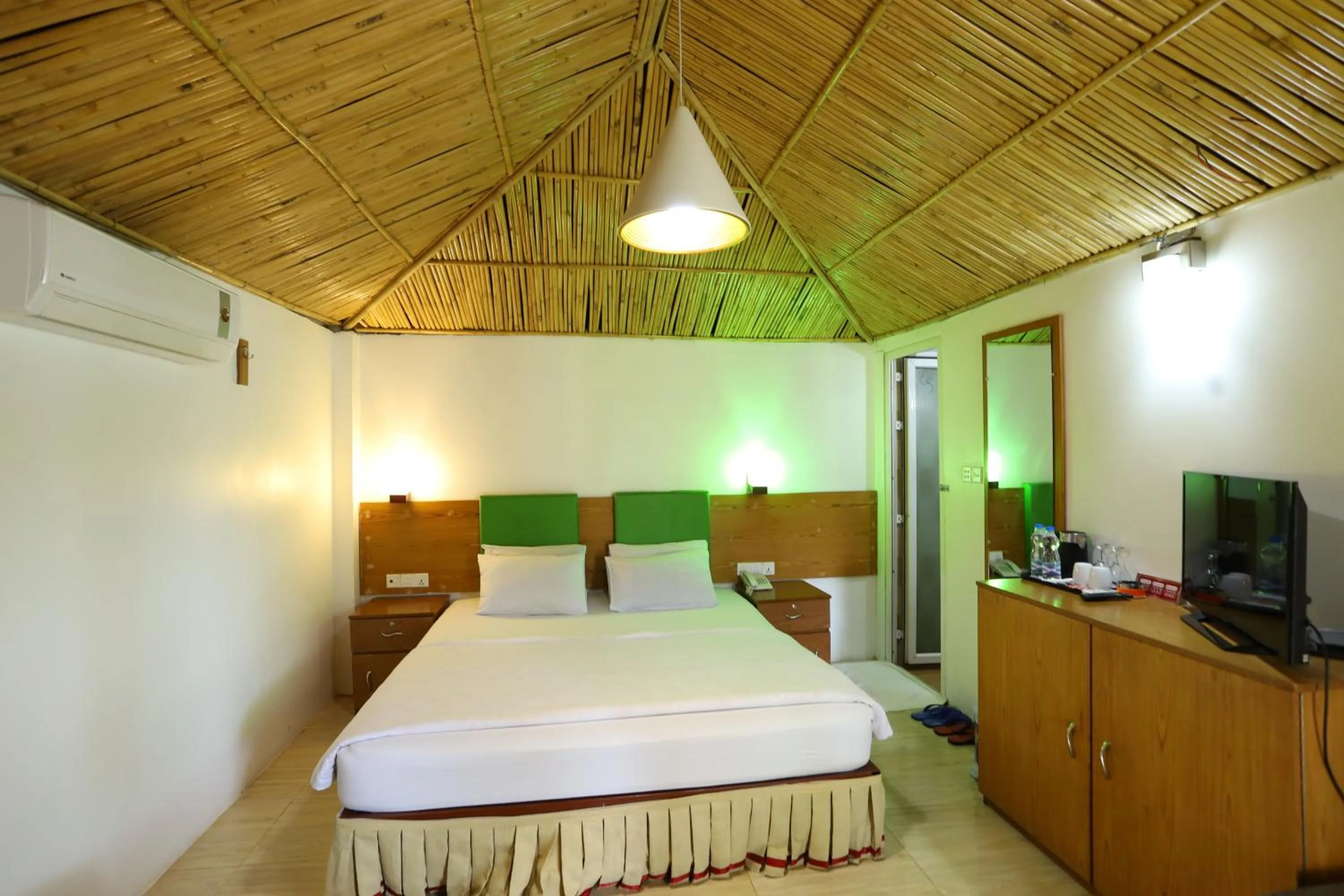 Bed in Rangauti Resort