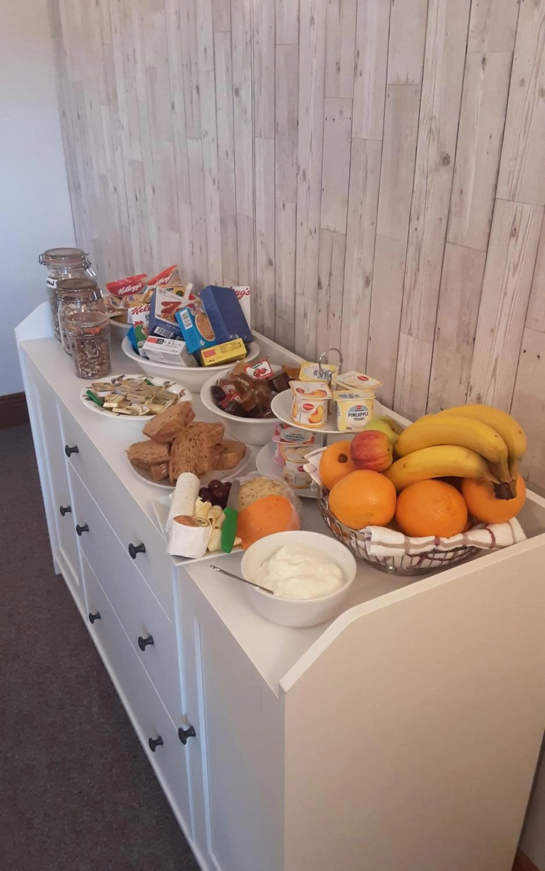 Buffet breakfast in Sea Lodge B&B