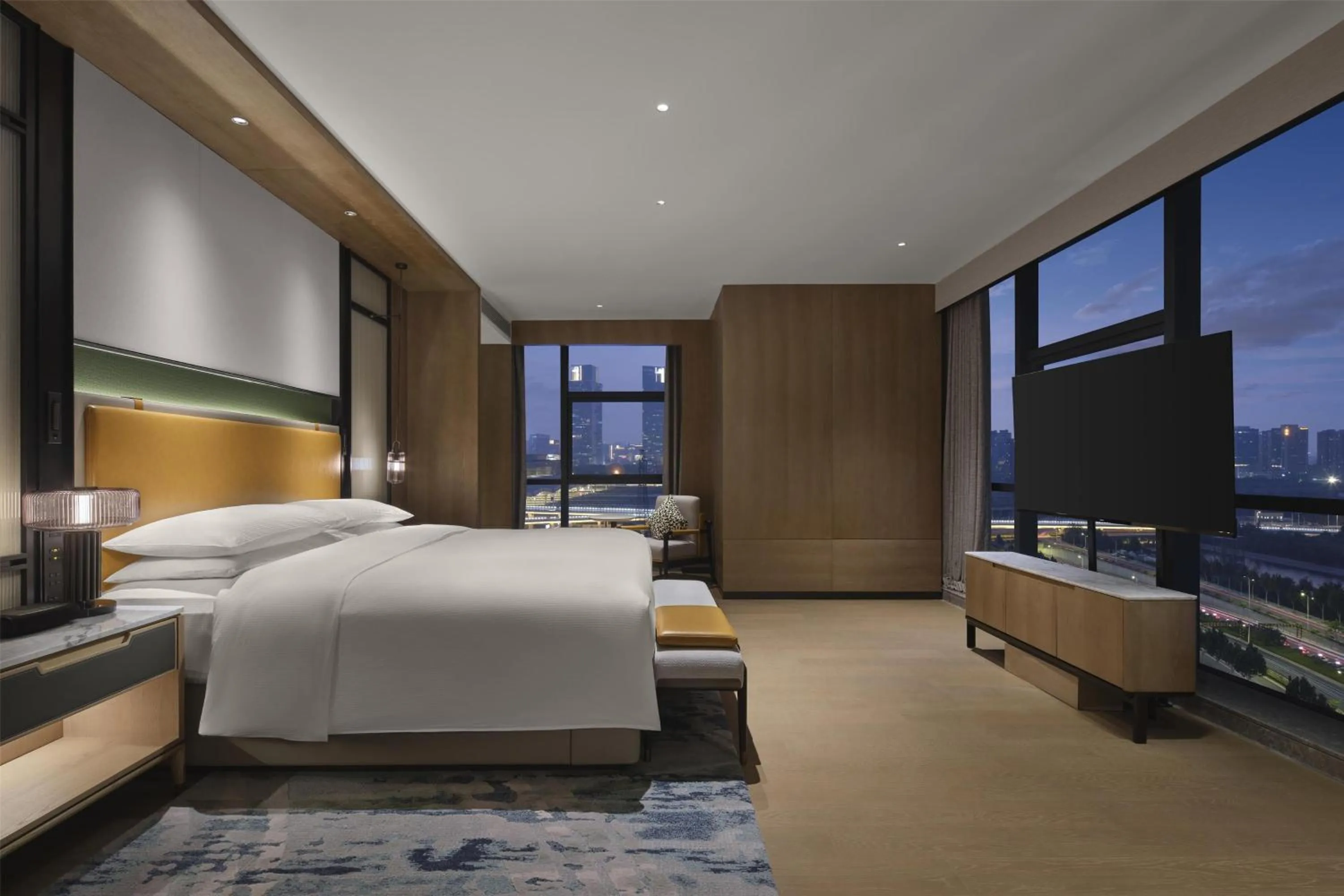 Bed in Doubletree By Hilton Zhengzhou East