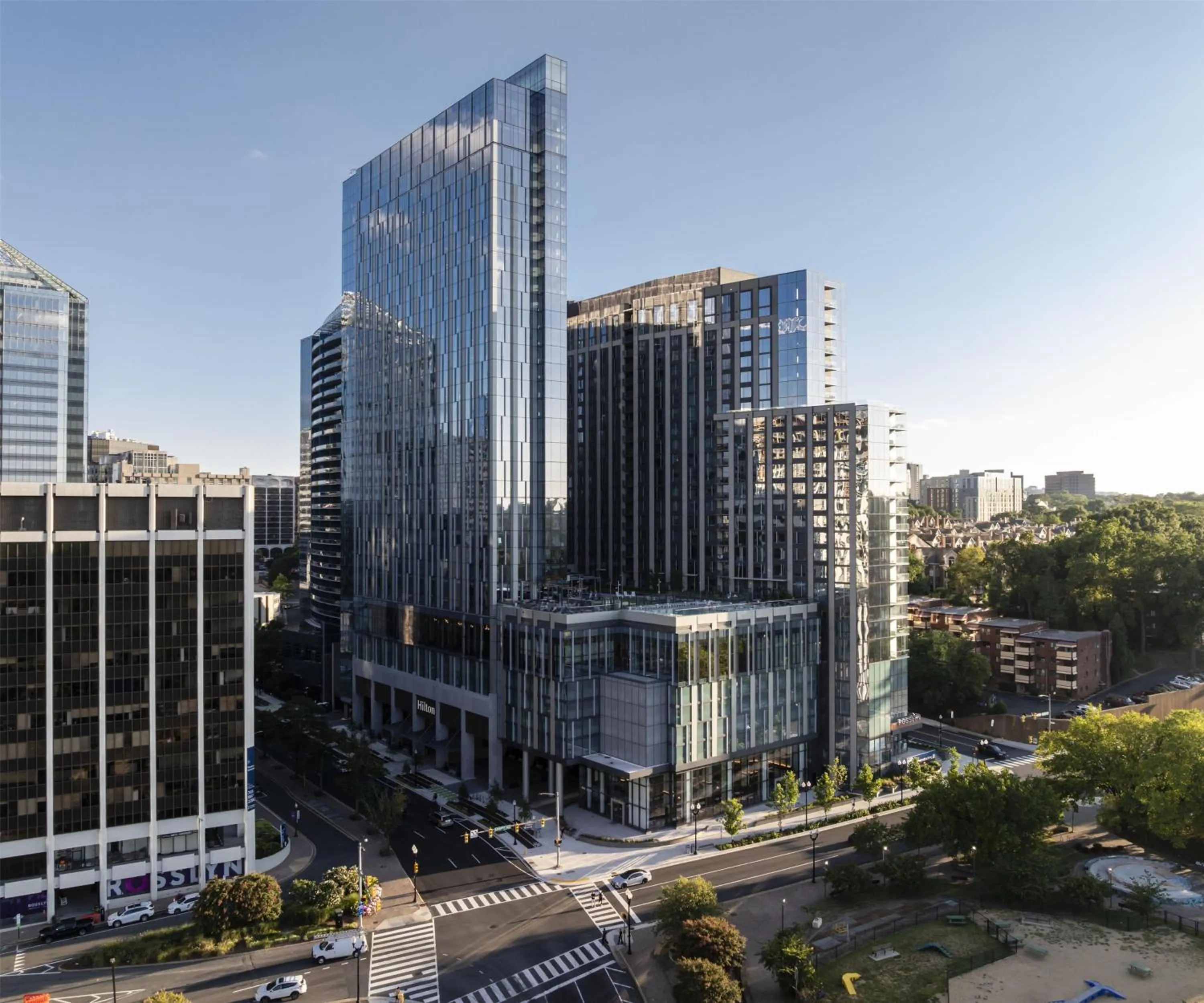 Property building in Hilton Arlington Rosslyn The Key