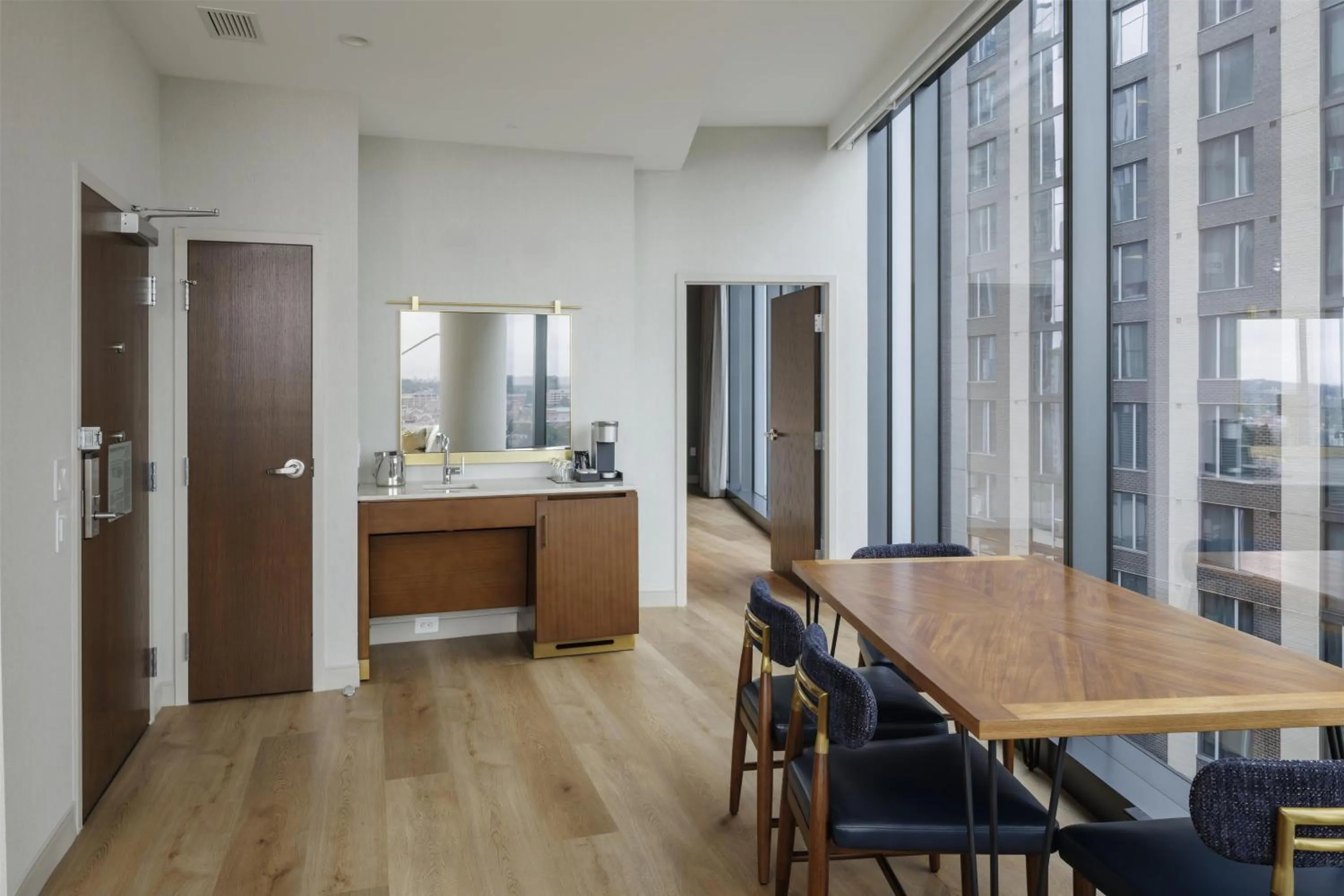 Living room in Hilton Arlington Rosslyn The Key